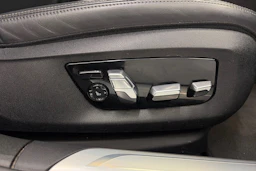 Musta BMW 740 2018 kuva 23.