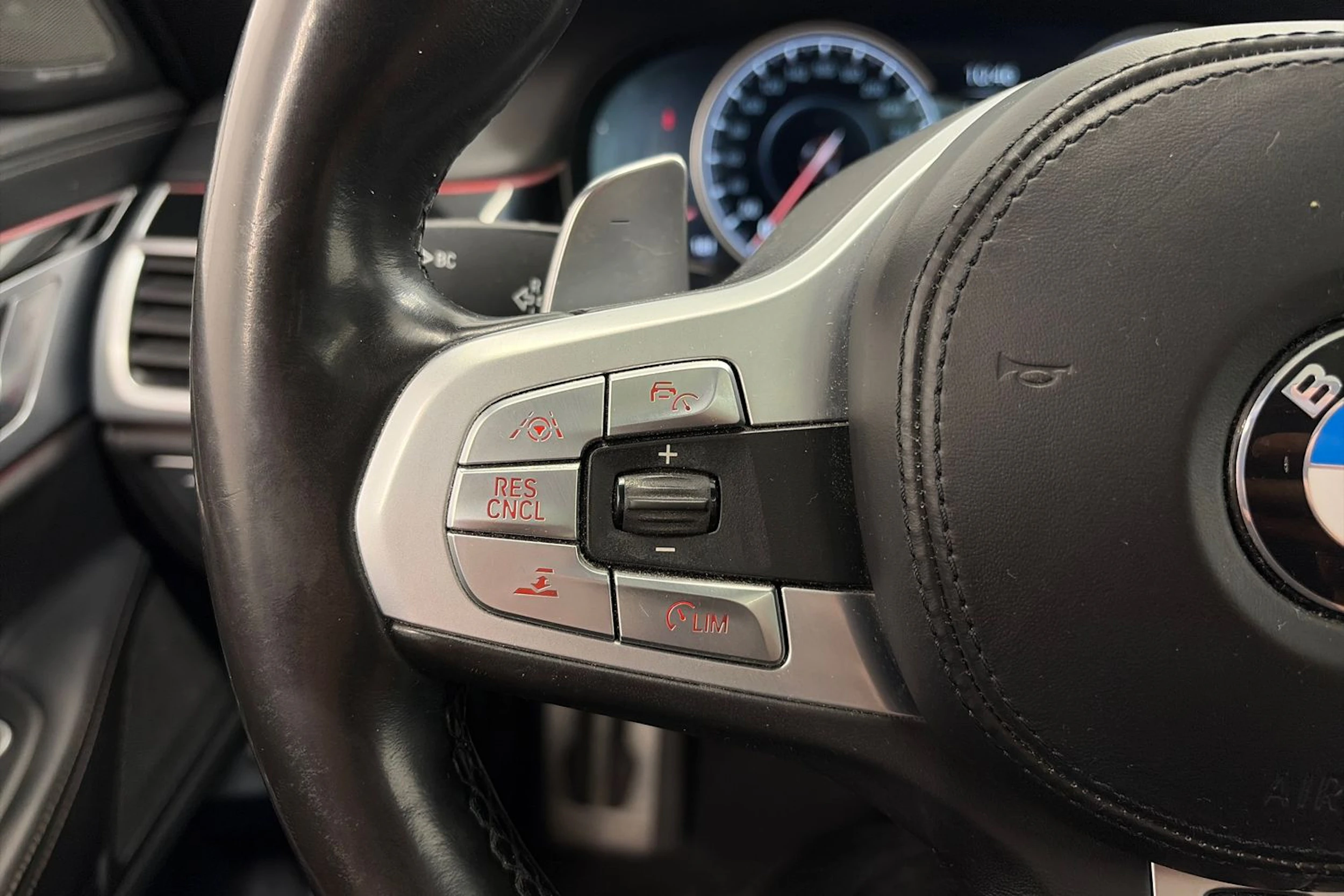Musta BMW 740 2018 kuva 26.