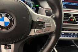 Musta BMW 740 2018 kuva 27.