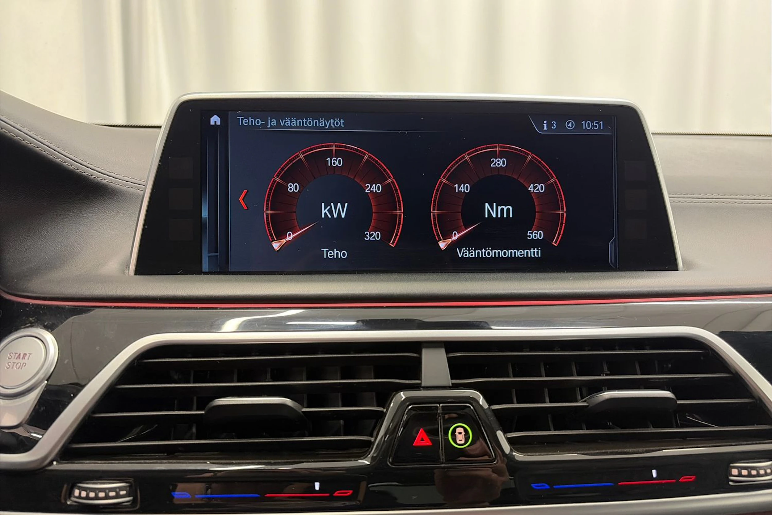 Musta BMW 740 2018 kuva 32.