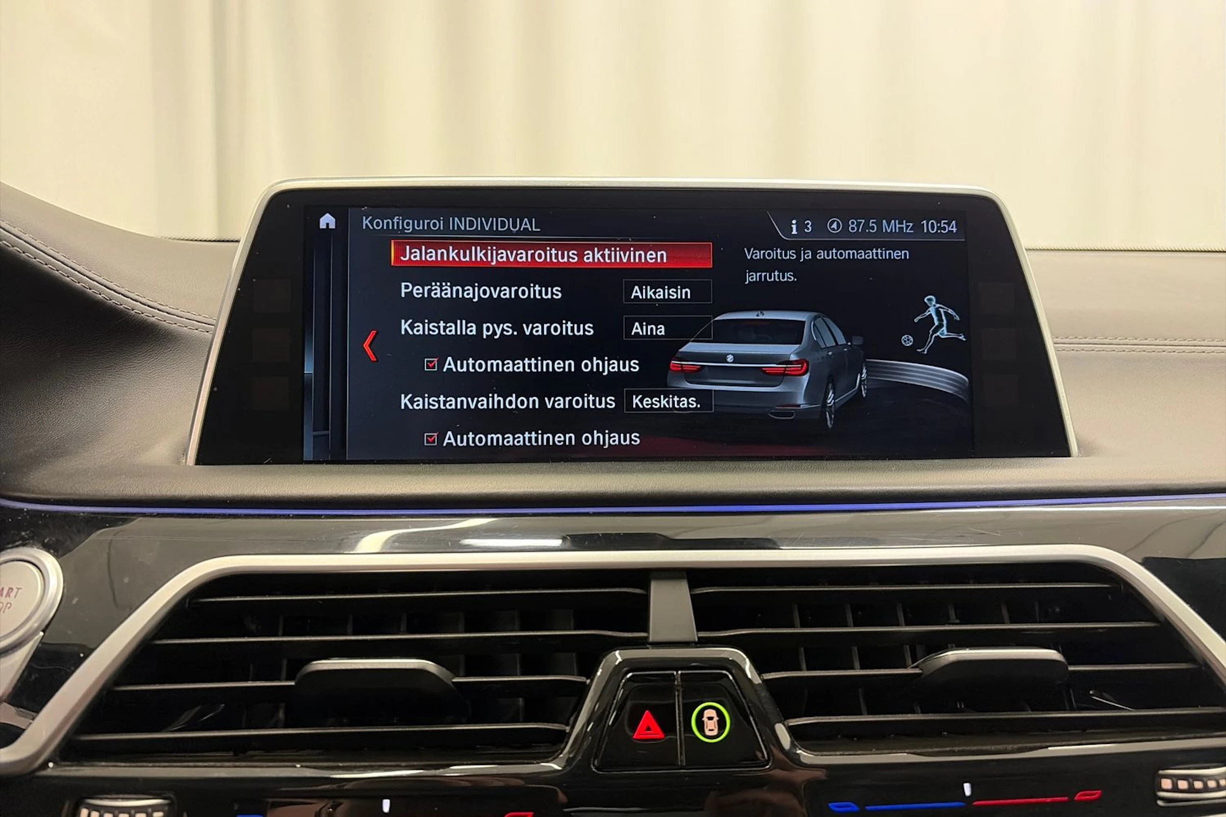 Musta BMW 740 2018 kuva 33.