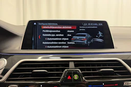 Musta BMW 740 2018 kuva 33.