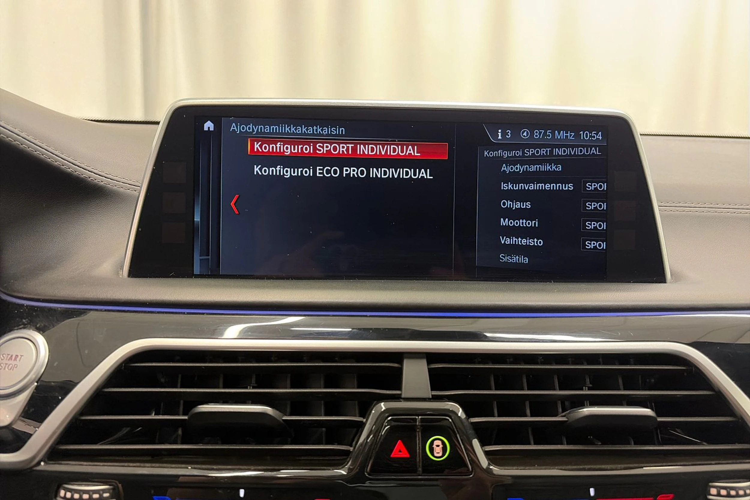 Musta BMW 740 2018 kuva 34.