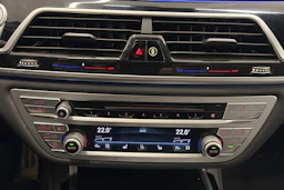 Musta BMW 740 2018 kuva 36.