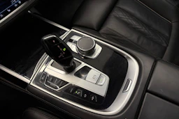 Musta BMW 740 2018 kuva 37.