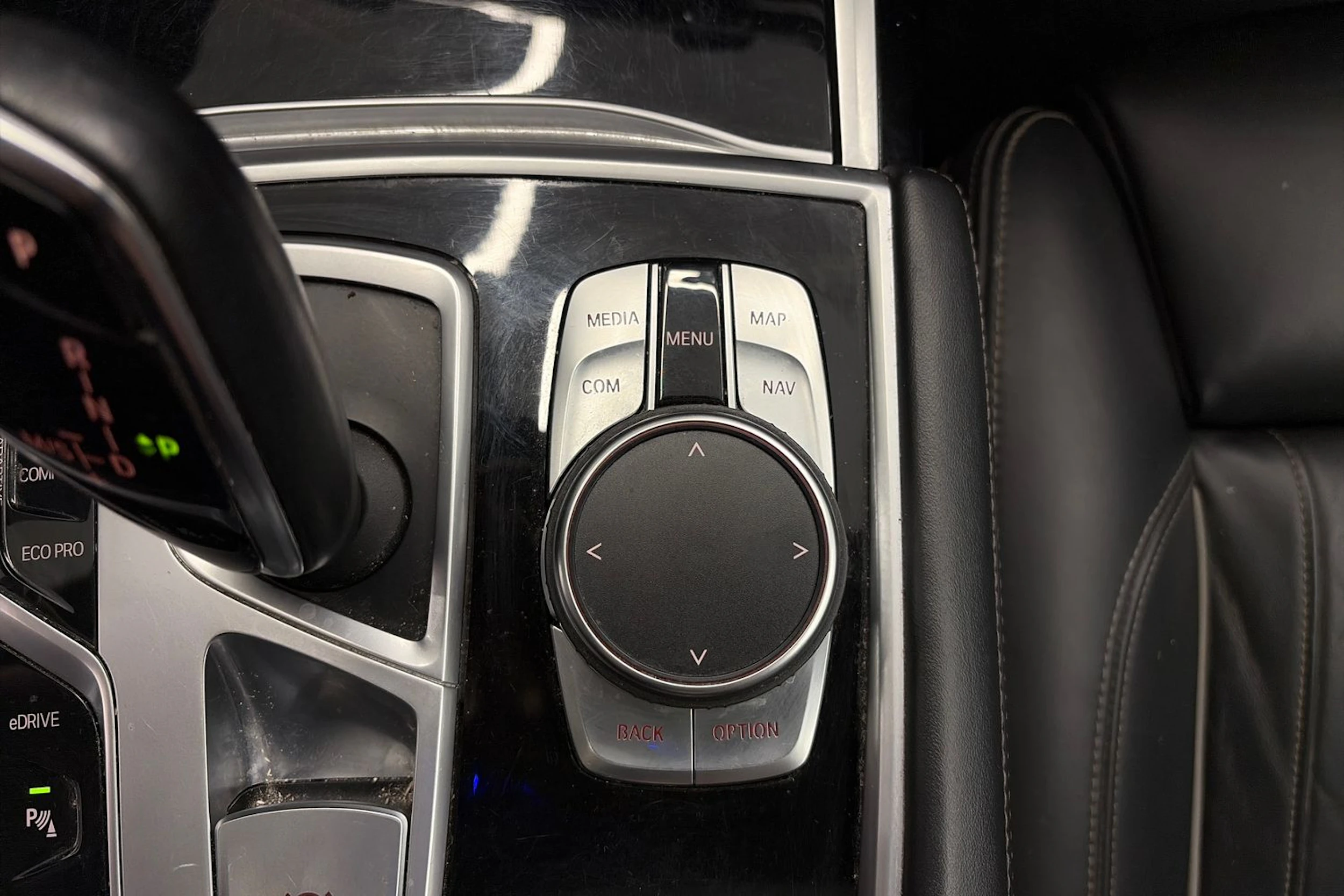Musta BMW 740 2018 kuva 39.