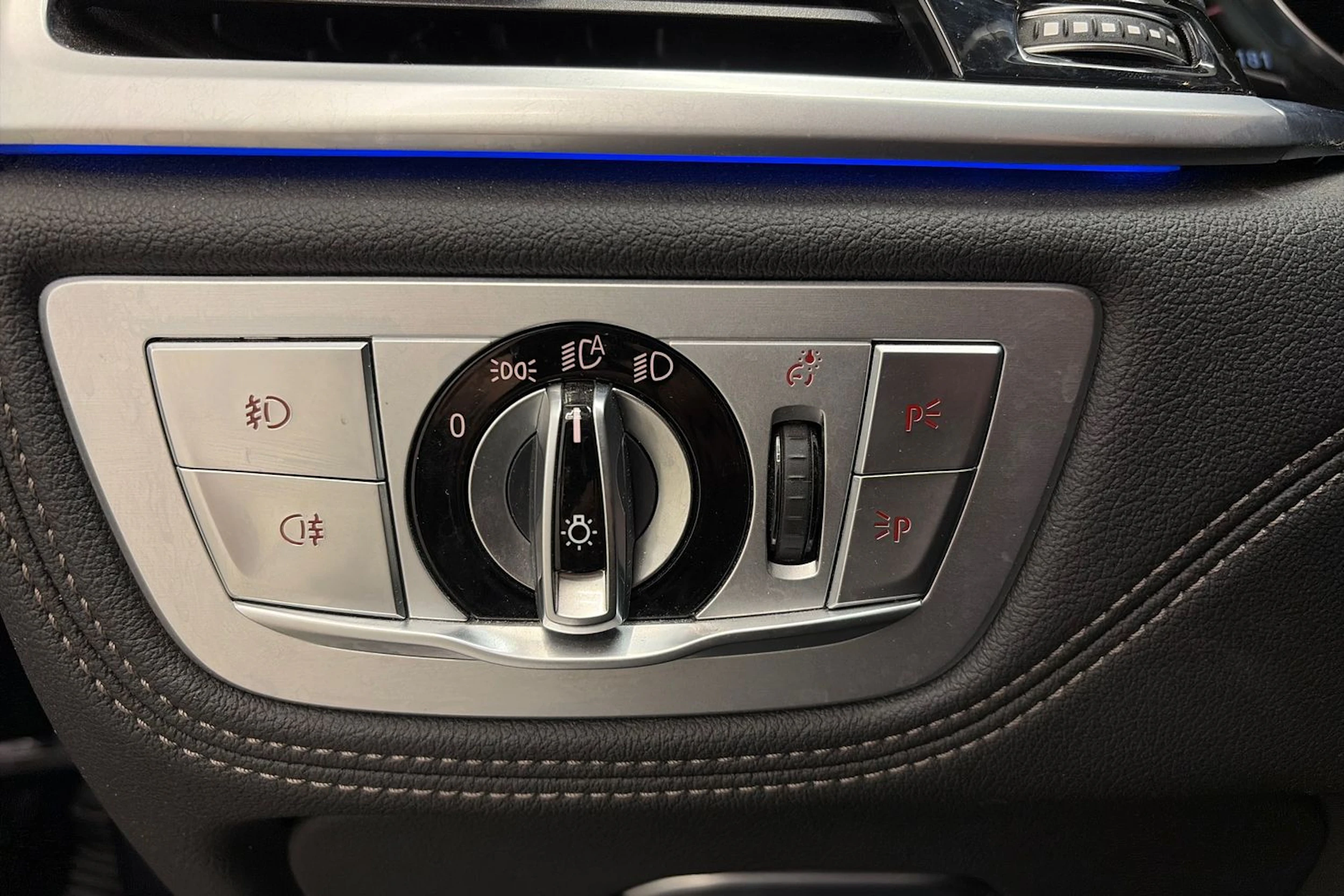 Musta BMW 740 2018 kuva 41.
