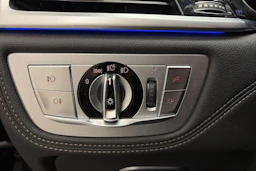 Musta BMW 740 2018 kuva 41.