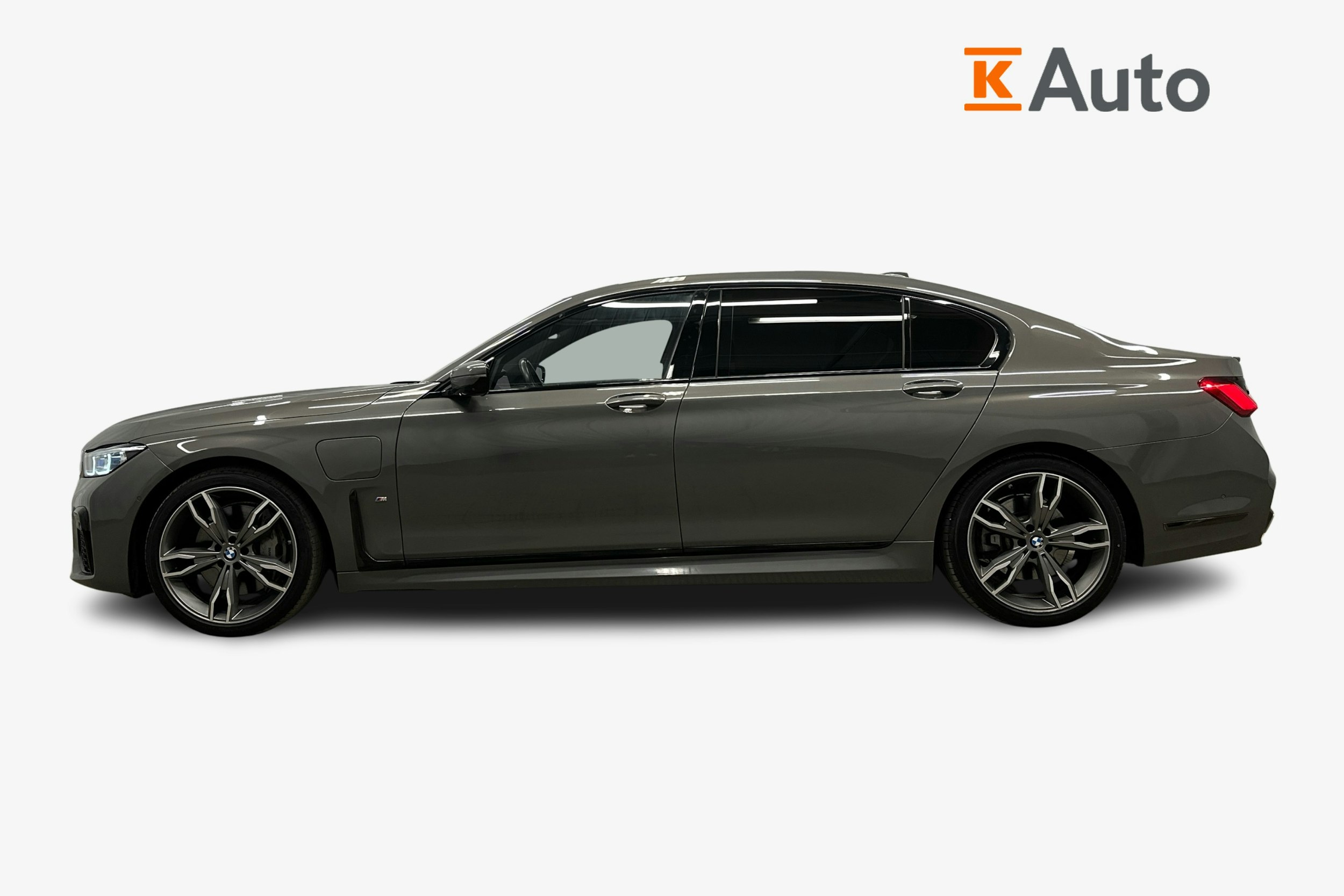 Harmaa BMW 745 2019 kuva 5.