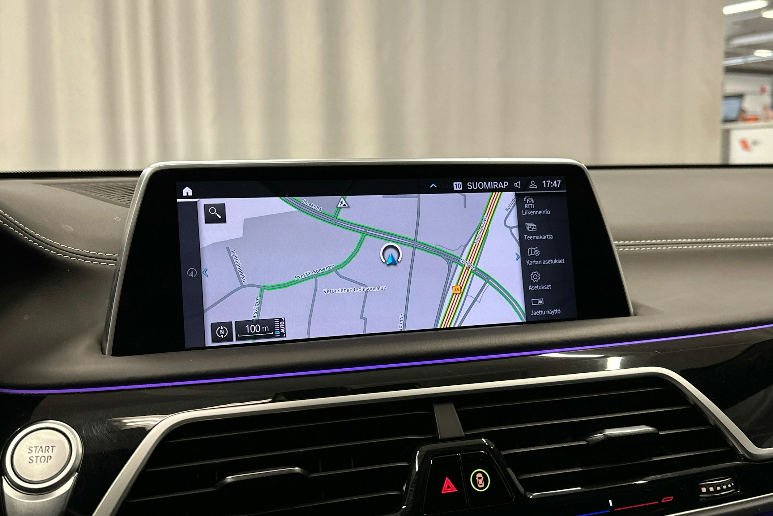 Harmaa BMW 745 2019 kuva 13.