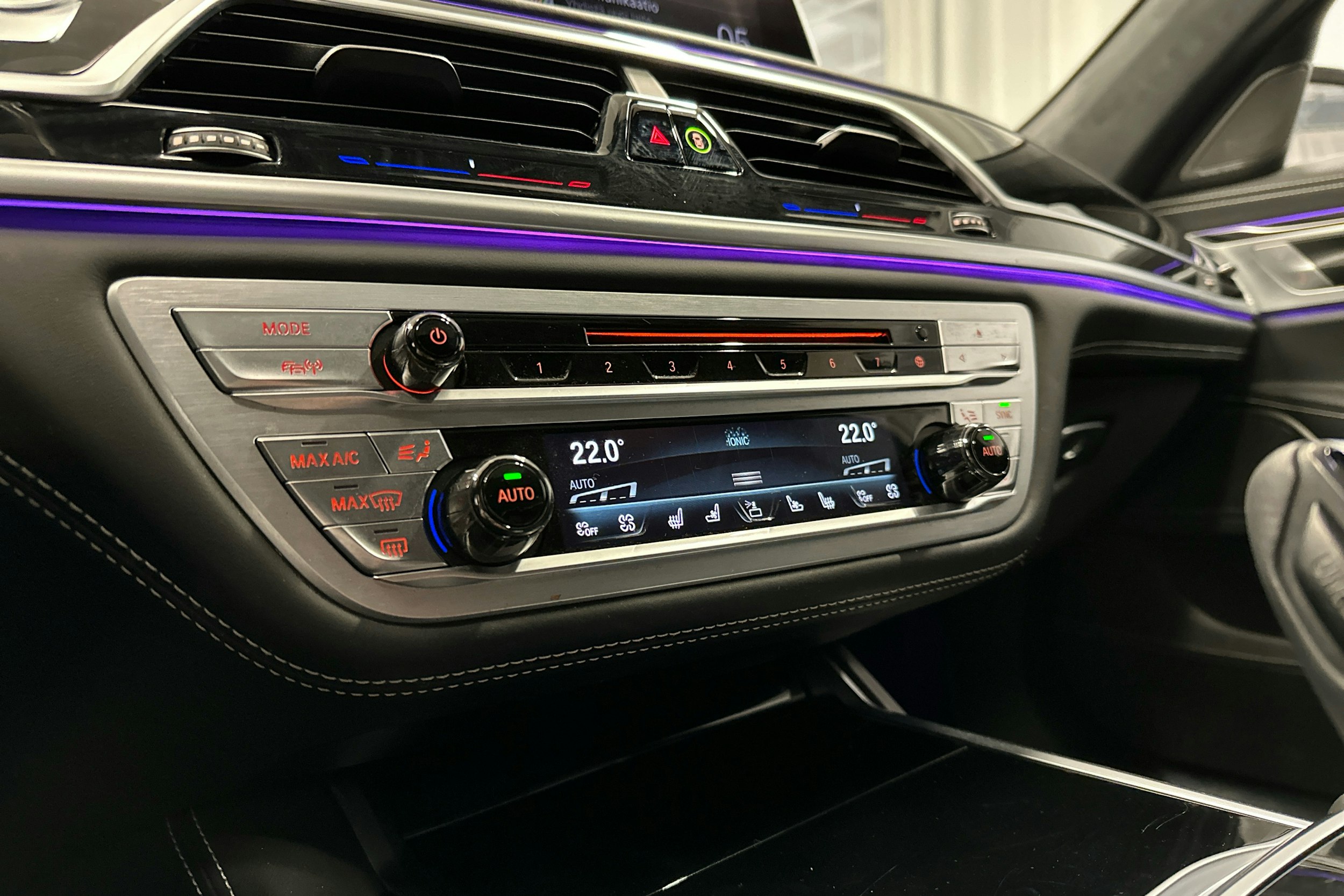 Harmaa BMW 745 2019 kuva 22.