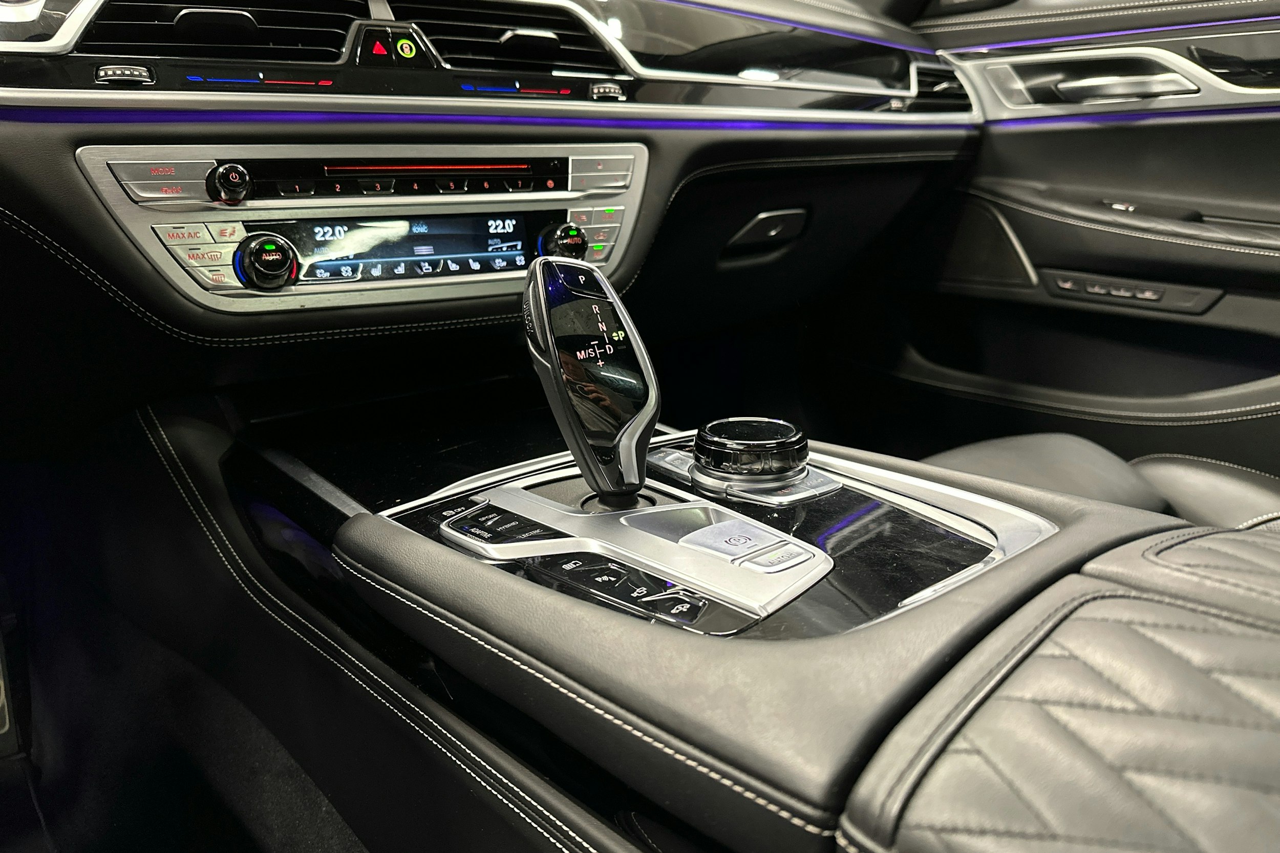 Harmaa BMW 745 2019 kuva 23.