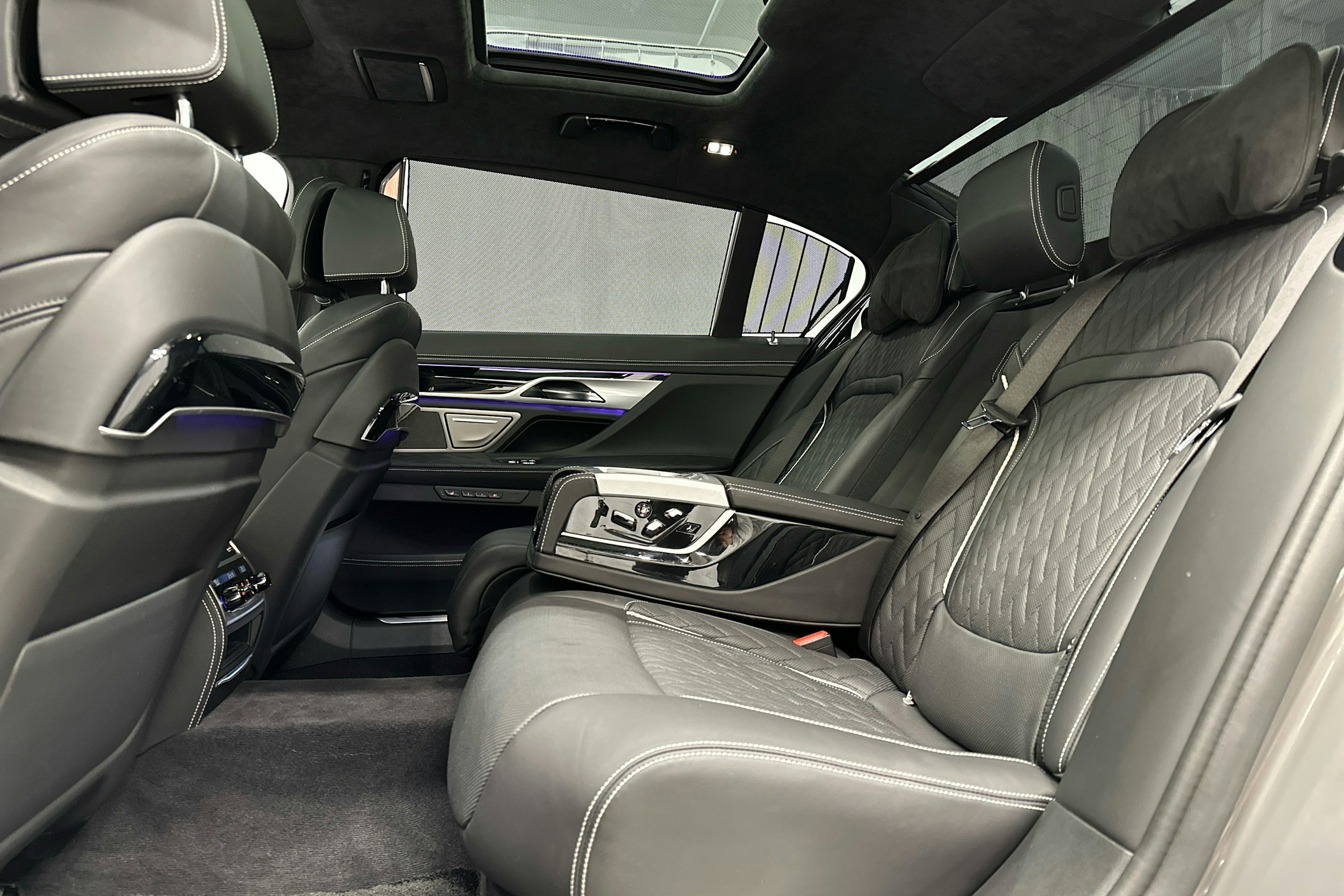 Harmaa BMW 745 2019 kuva 29.