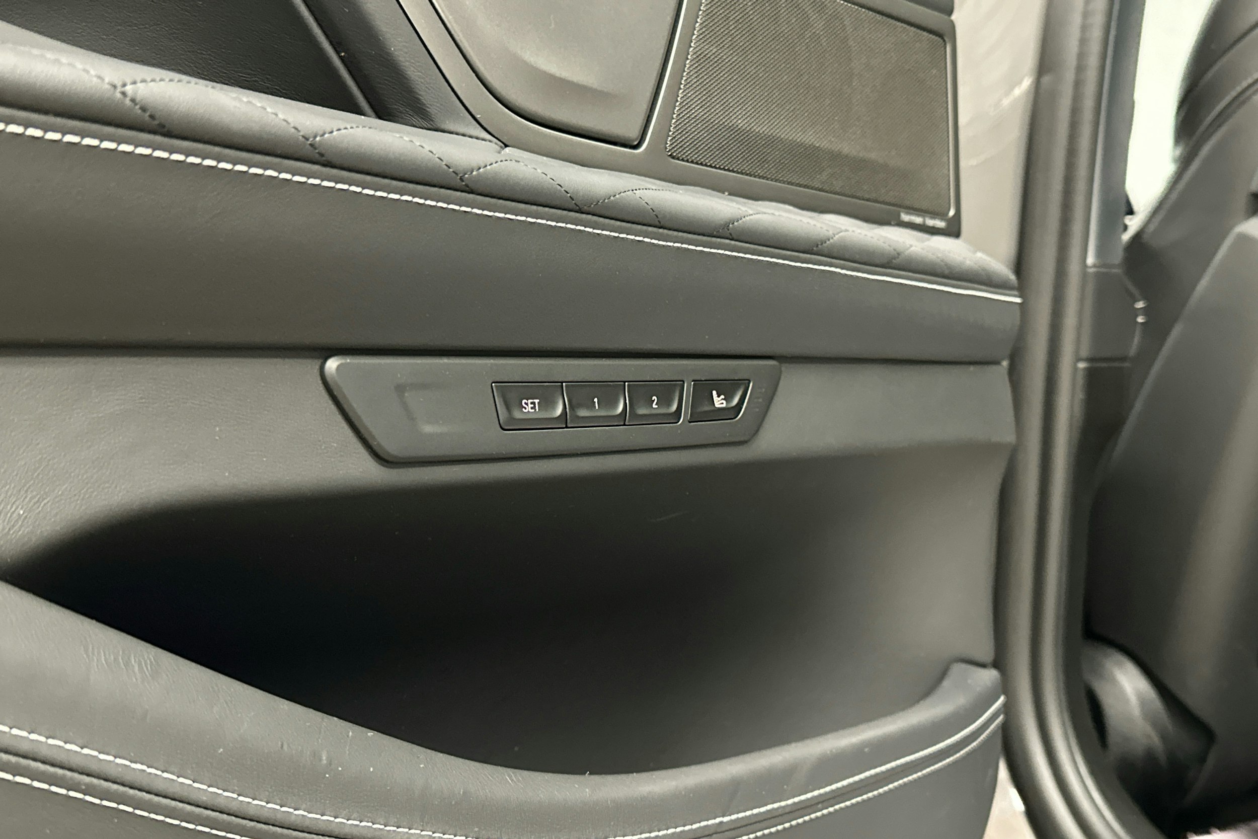 Harmaa BMW 745 2019 kuva 30.