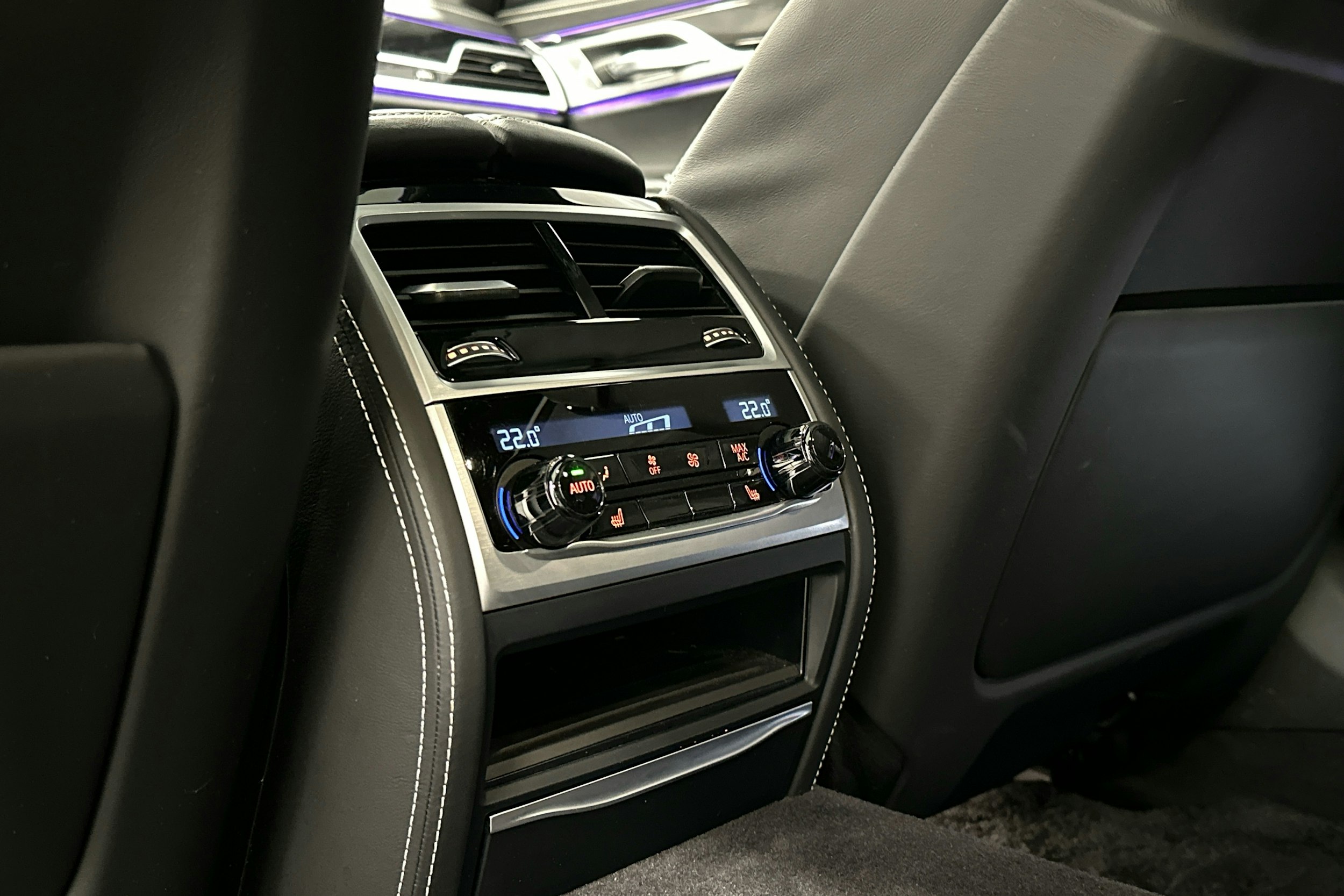 Harmaa BMW 745 2019 kuva 31.