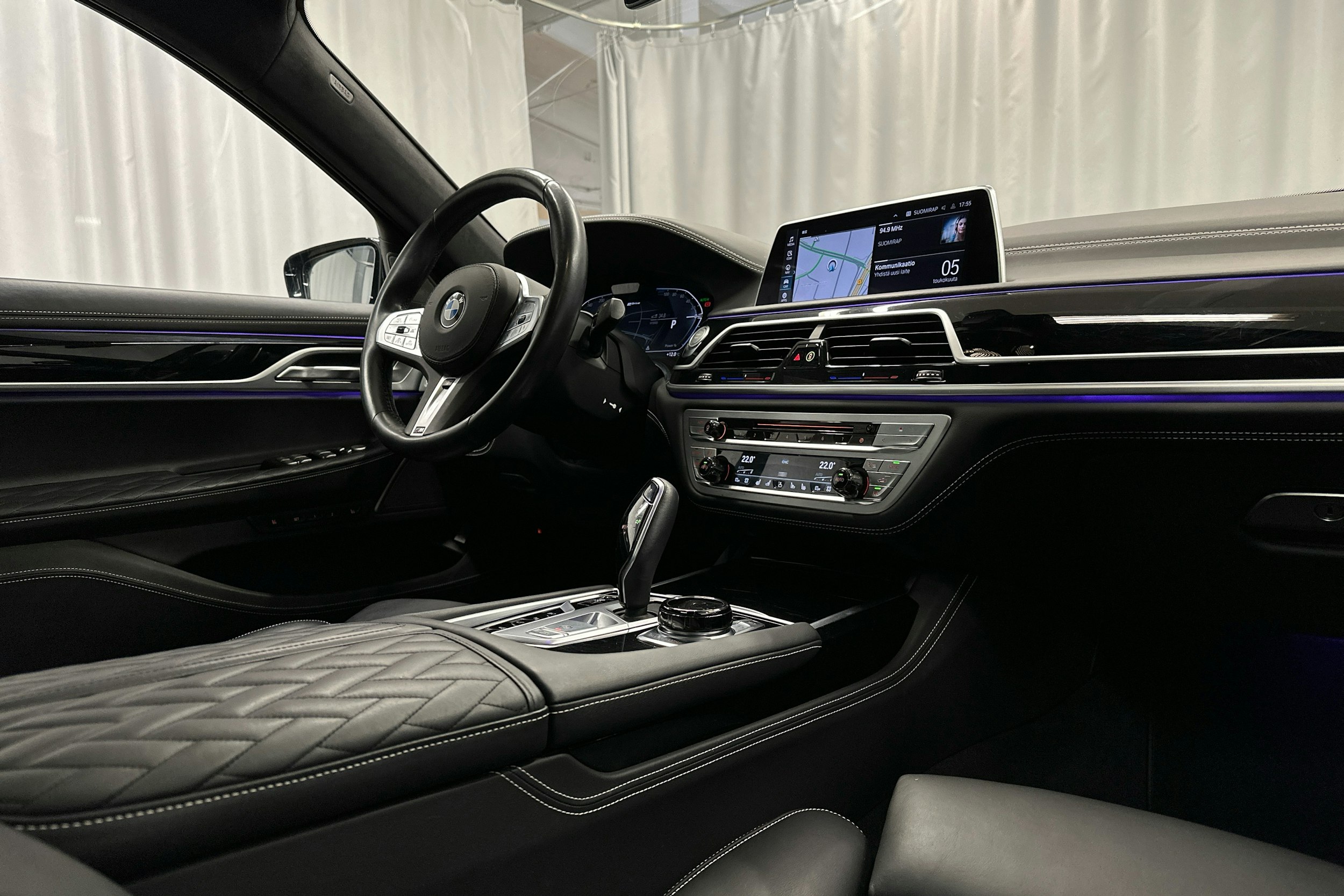 Harmaa BMW 745 2019 kuva 35.
