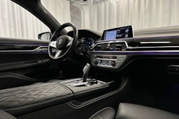 Harmaa BMW 745 2019 kuva 35.