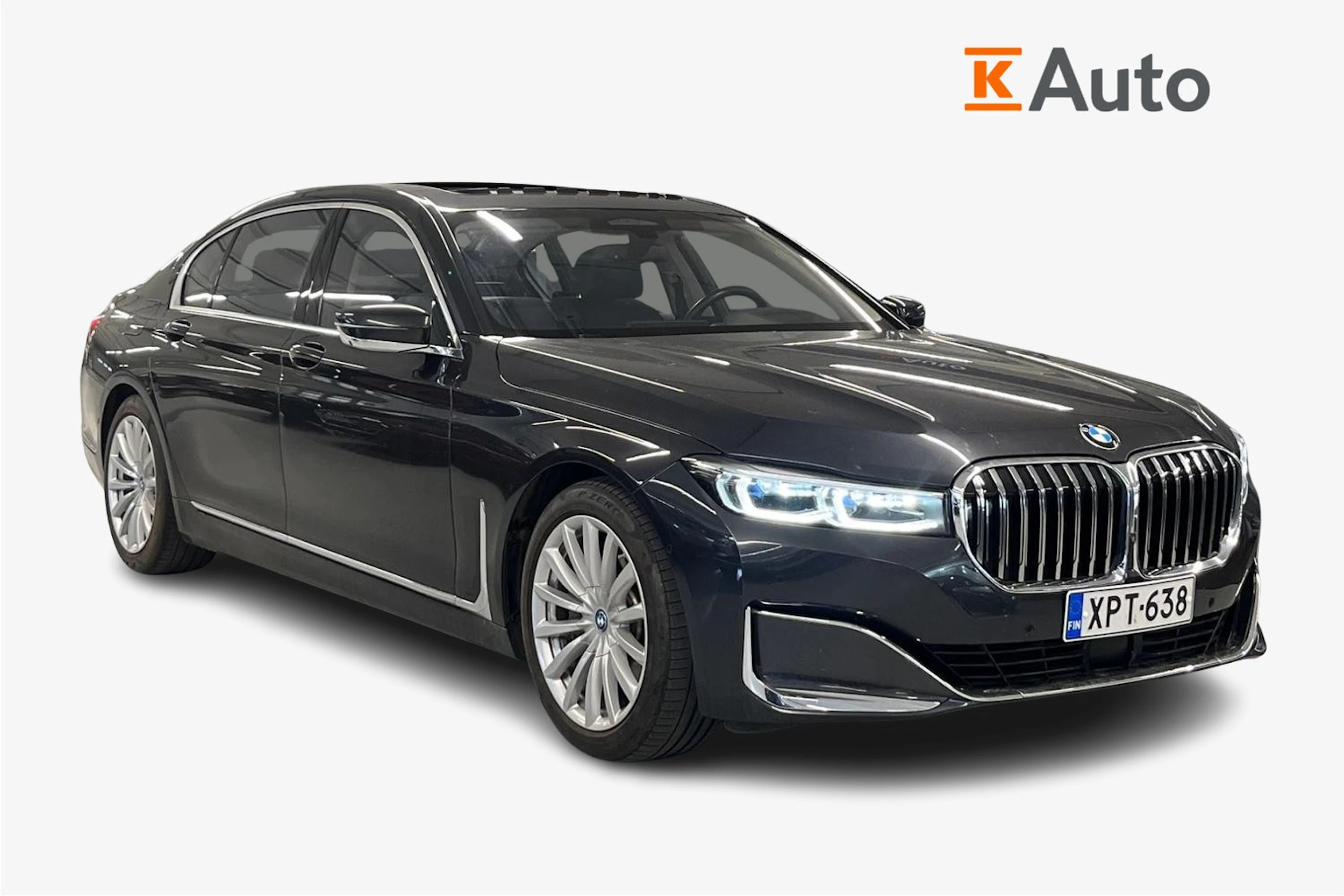 Harmaa BMW 745 2020 kuva 1.