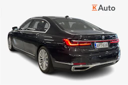 Harmaa BMW 745 2020 kuva 2.