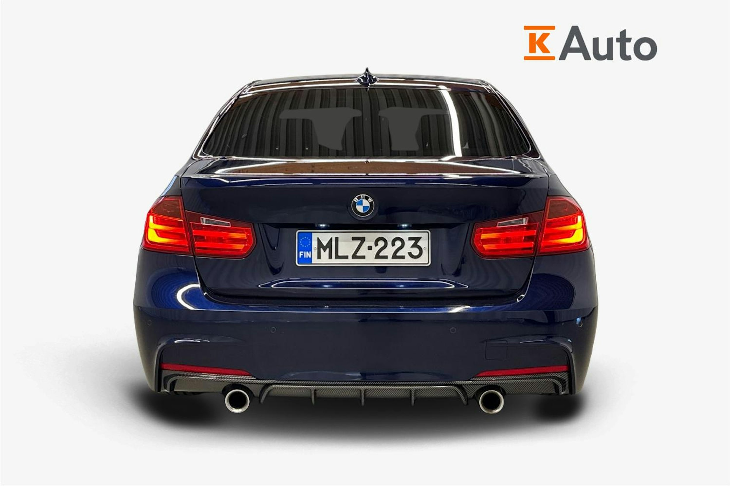 sininen BMW 335 2013 kuva 3.
