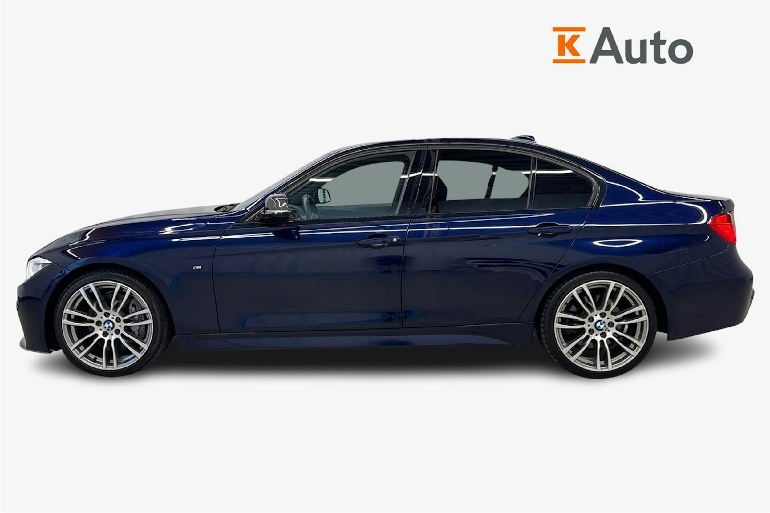 sininen BMW 335 2013 kuva 6.