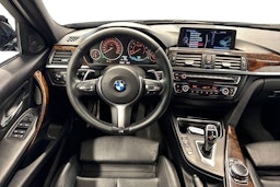 sininen BMW 335 2013 kuva 9.