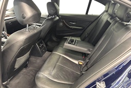 sininen BMW 335 2013 kuva 10.
