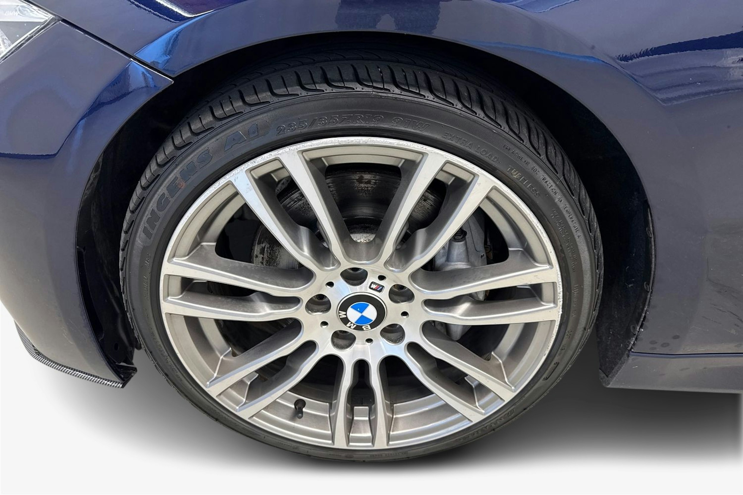 sininen BMW 335 2013 kuva 11.