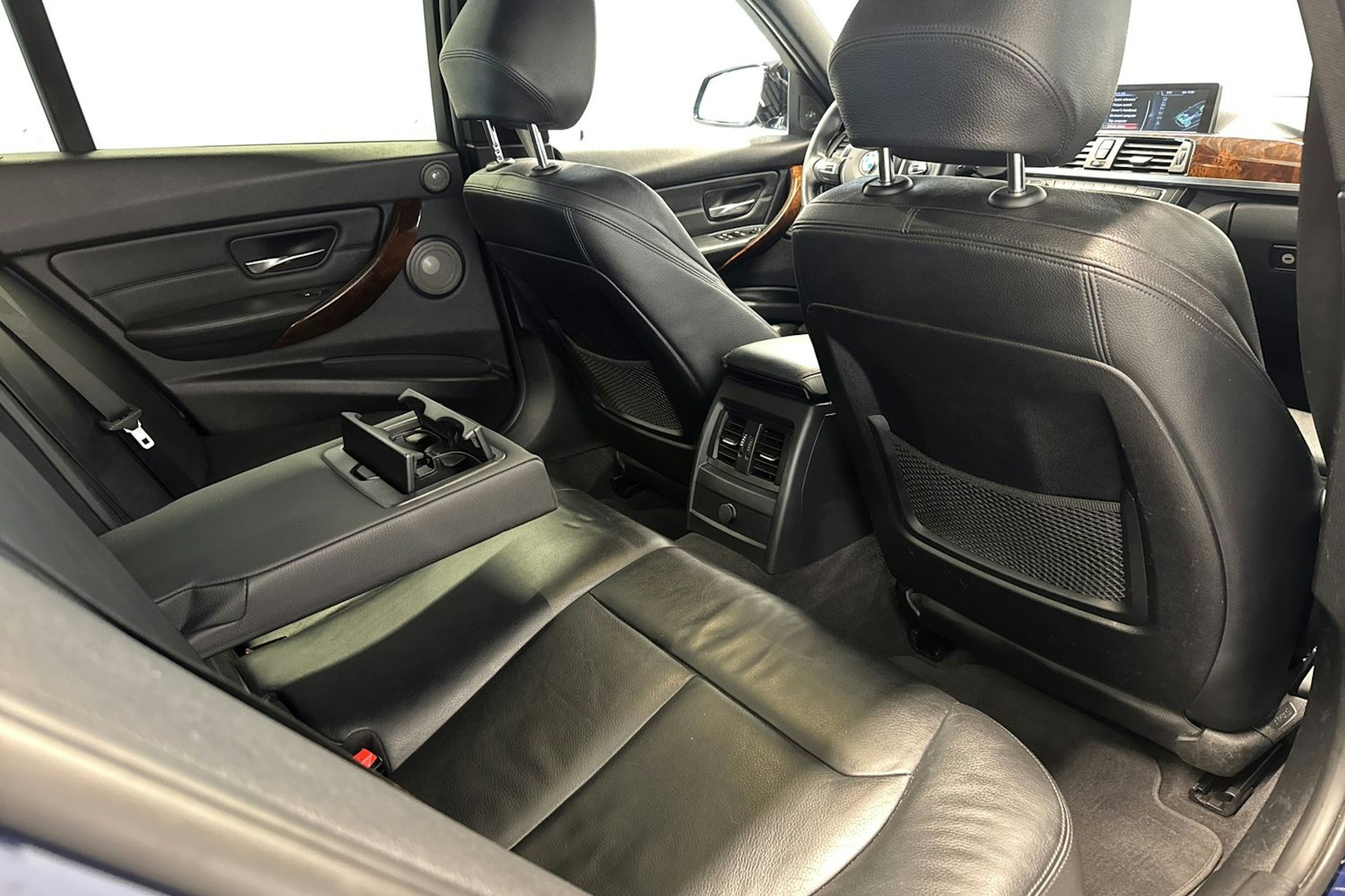 sininen BMW 335 2013 kuva 14.