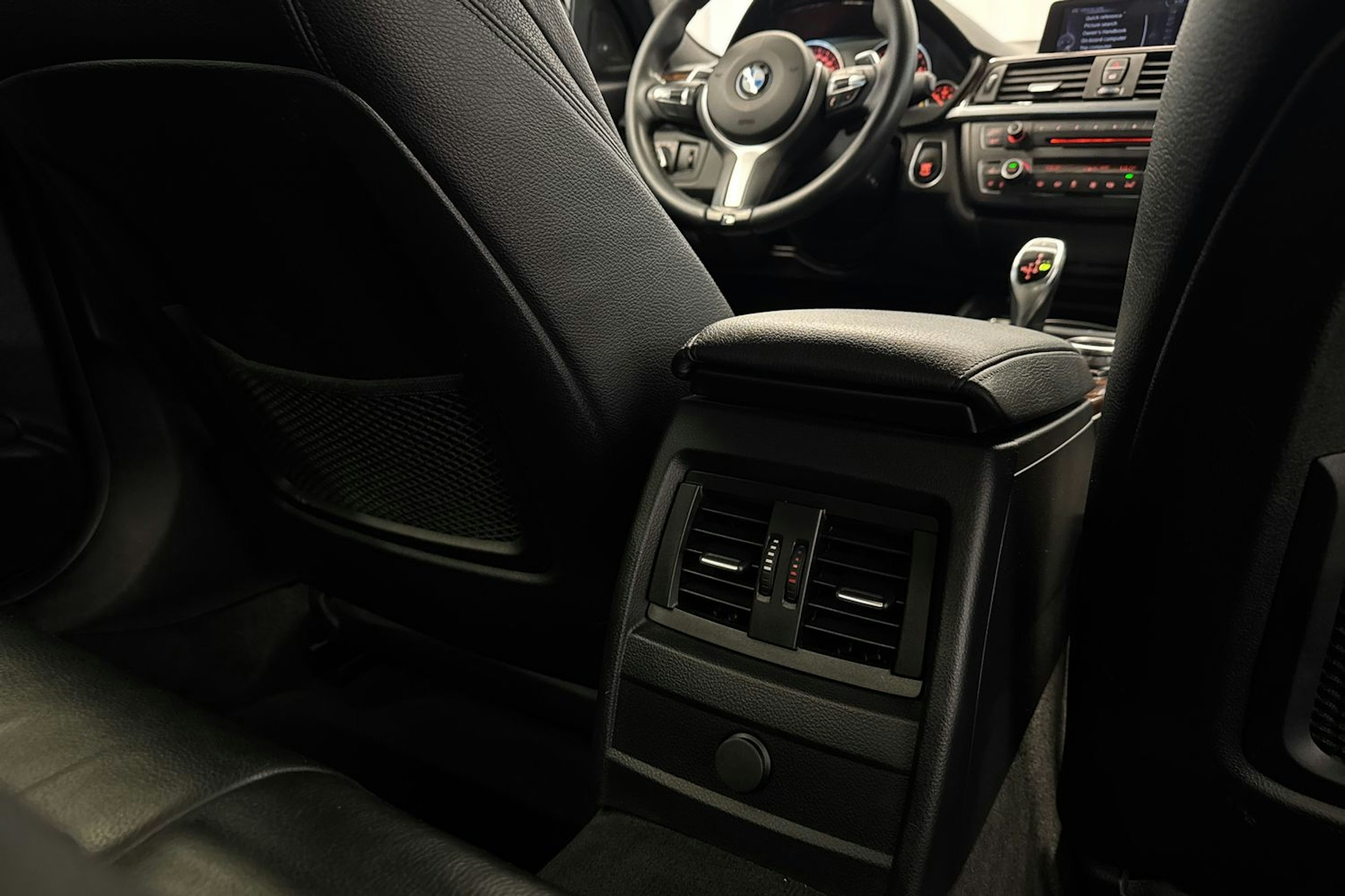 sininen BMW 335 2013 kuva 15.