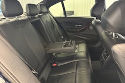 sininen BMW 335 2013 kuva 16.