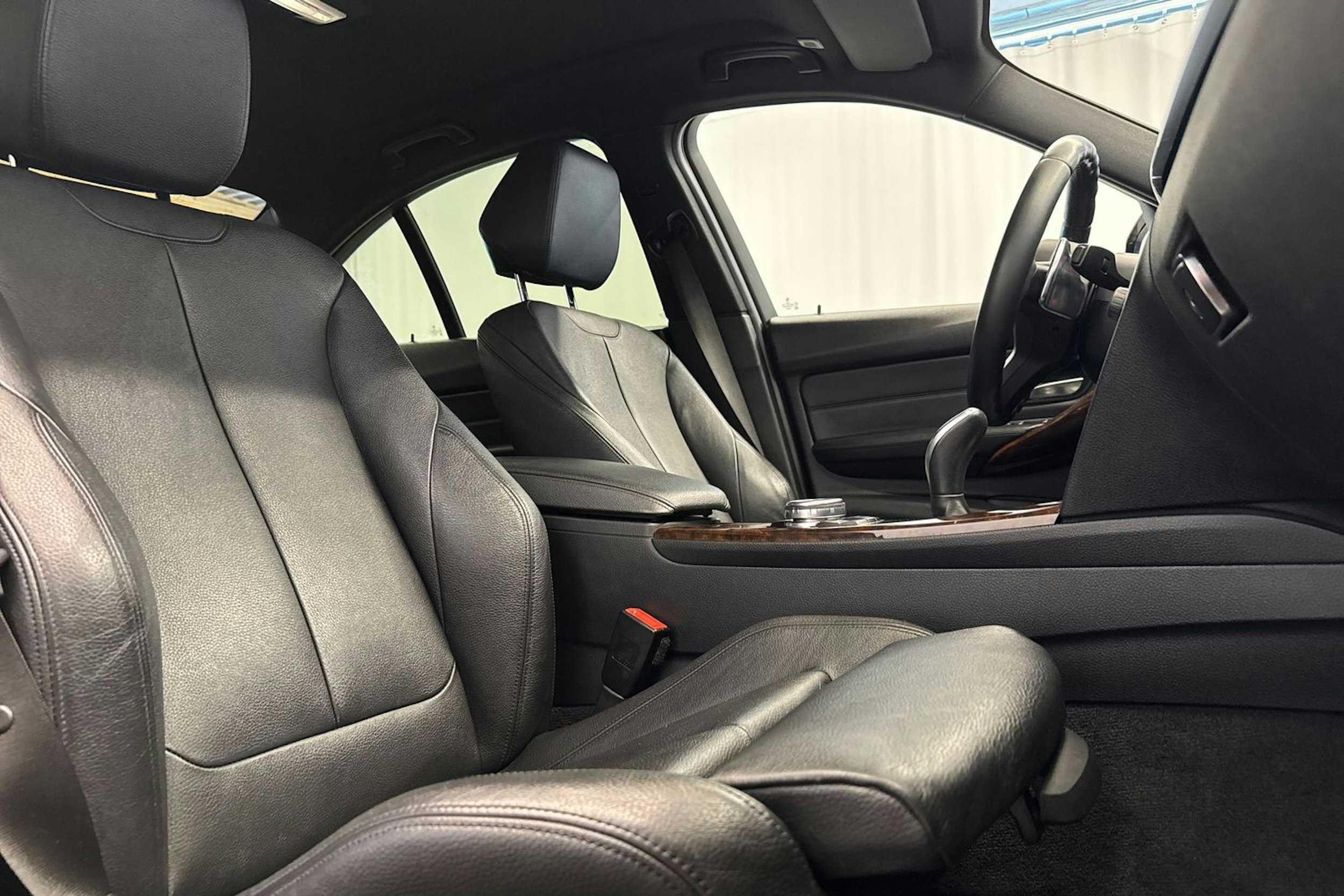 sininen BMW 335 2013 kuva 17.