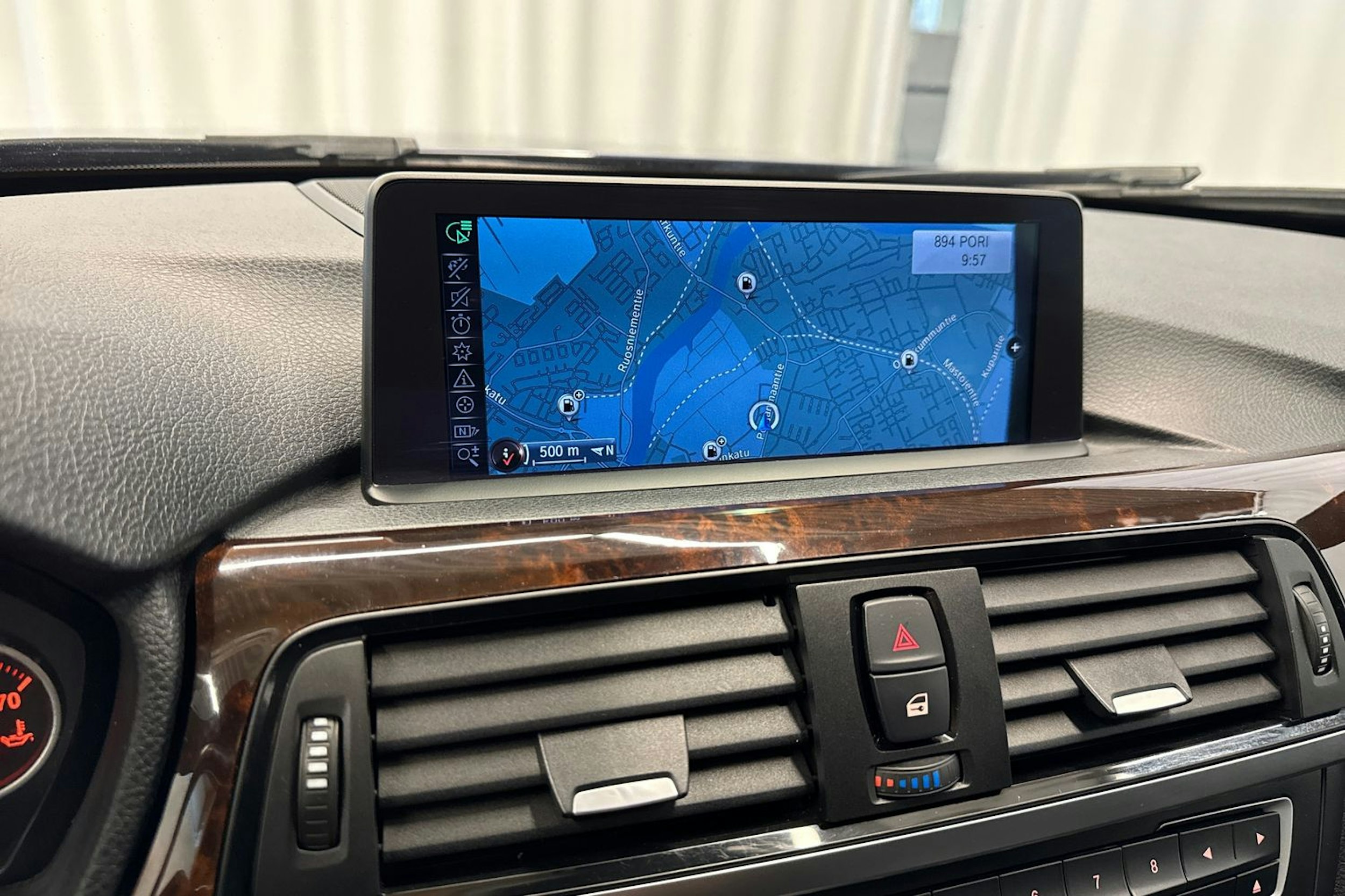 sininen BMW 335 2013 kuva 27.