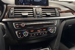 sininen BMW 335 2013 kuva 29.