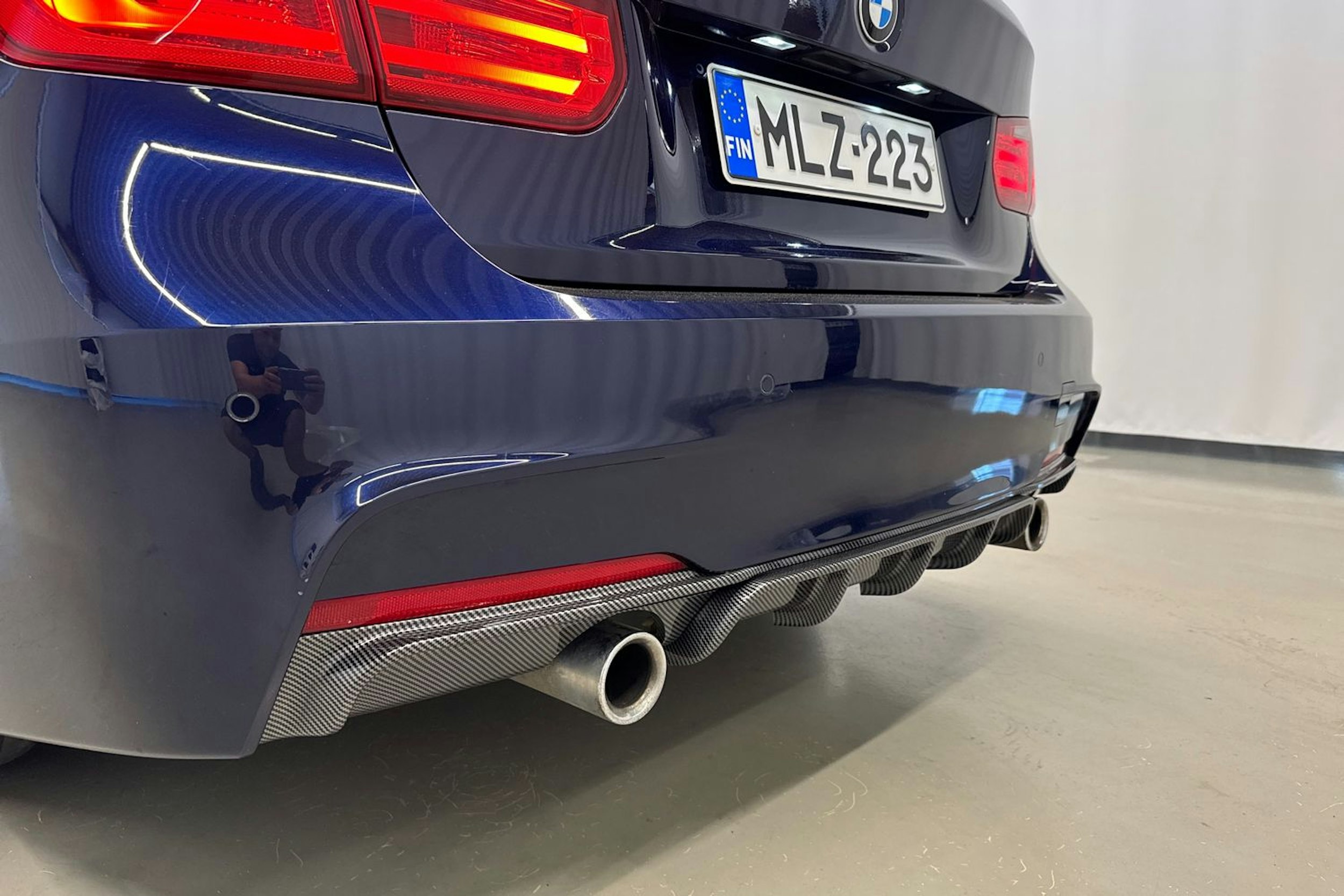 sininen BMW 335 2013 kuva 32.
