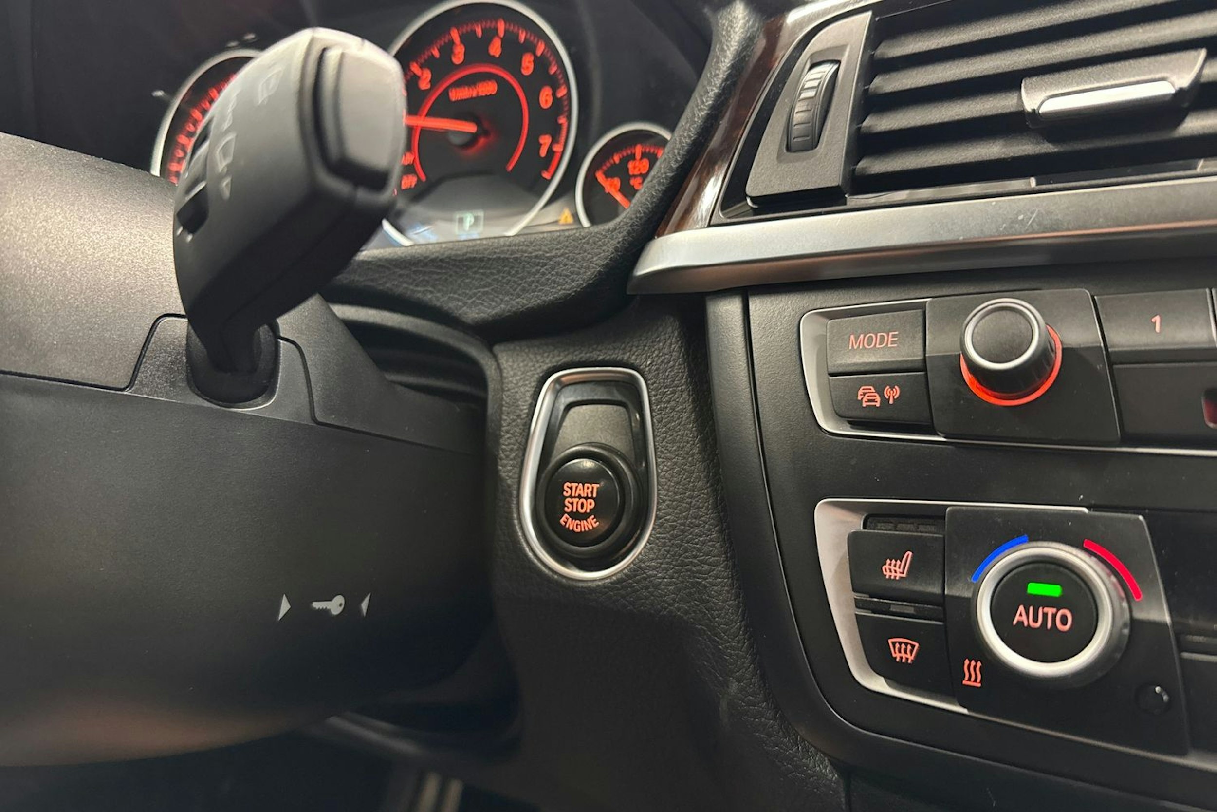 sininen BMW 335 2013 kuva 37.