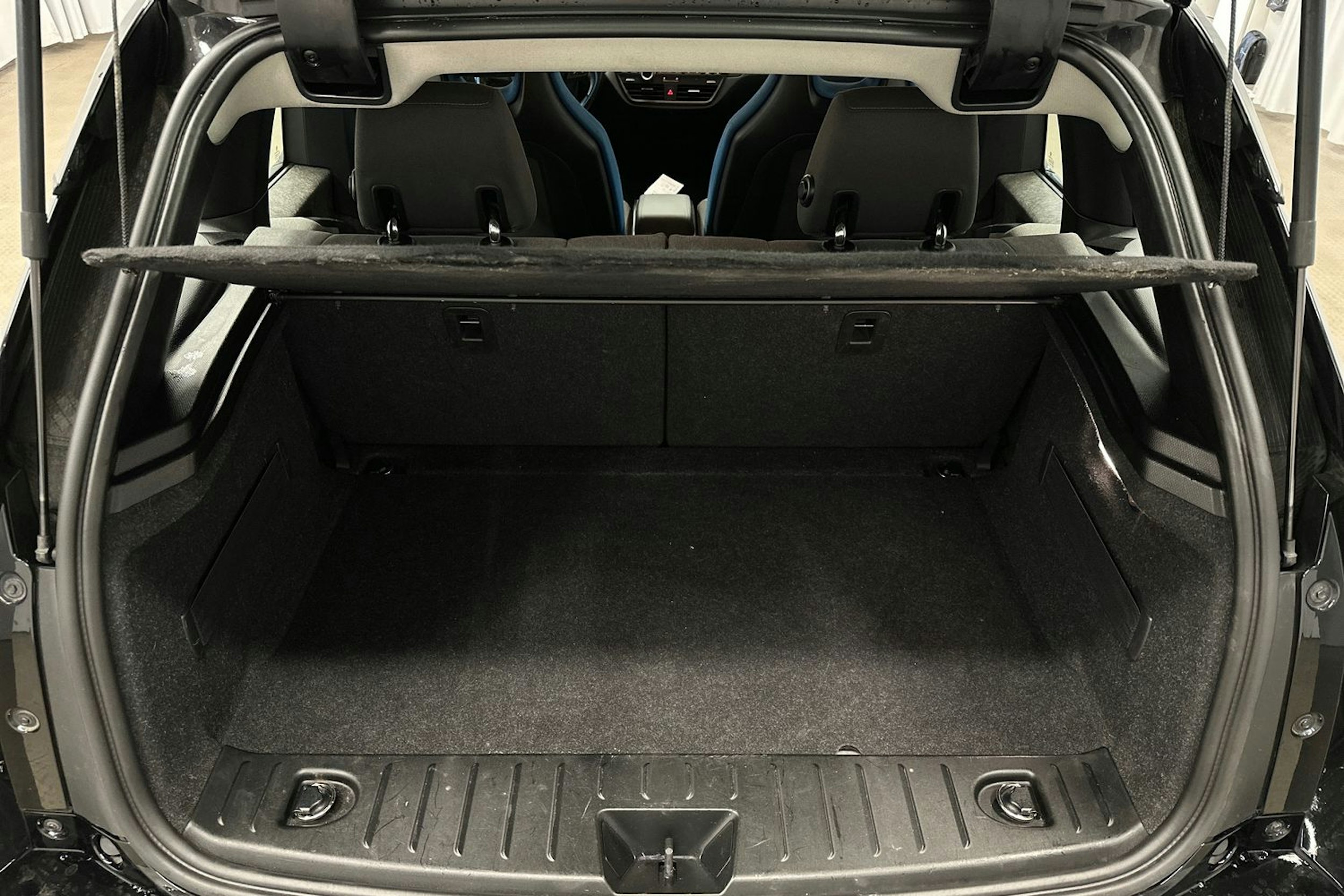 musta BMW i3 2018 kuva 14.