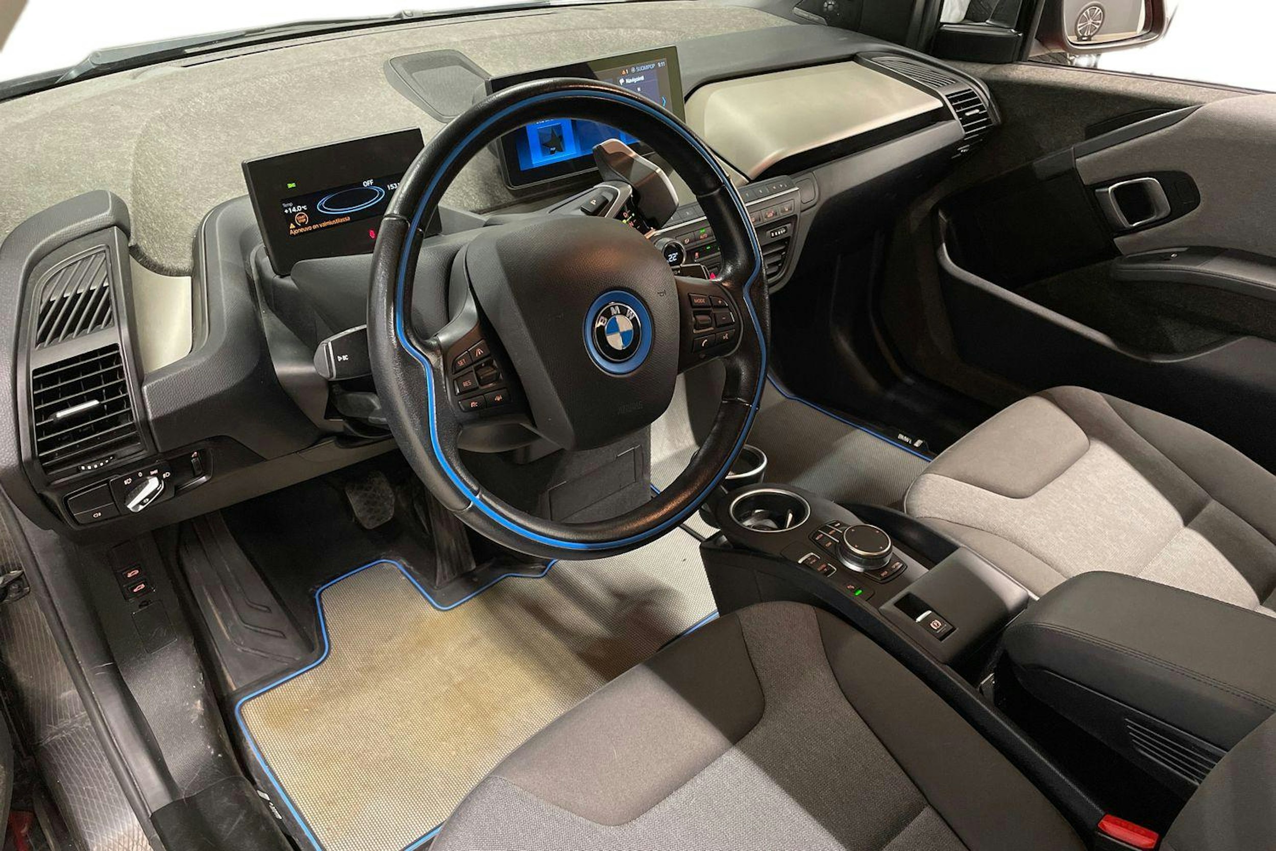 Punainen BMW i3 2019 kuva 7.