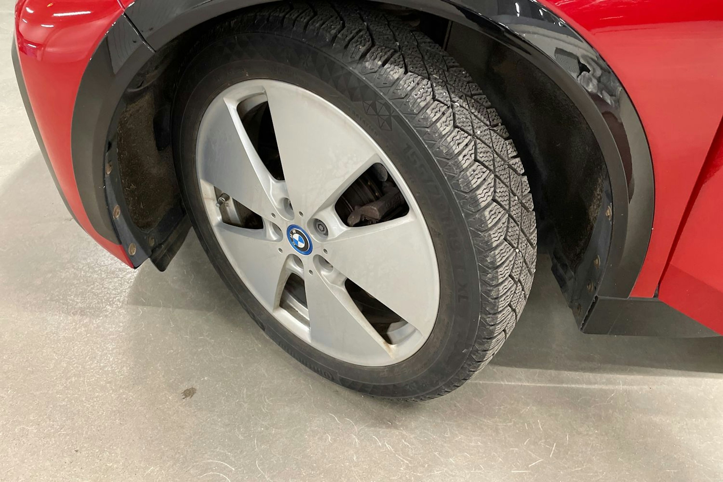 Punainen BMW i3 2019 kuva 13.