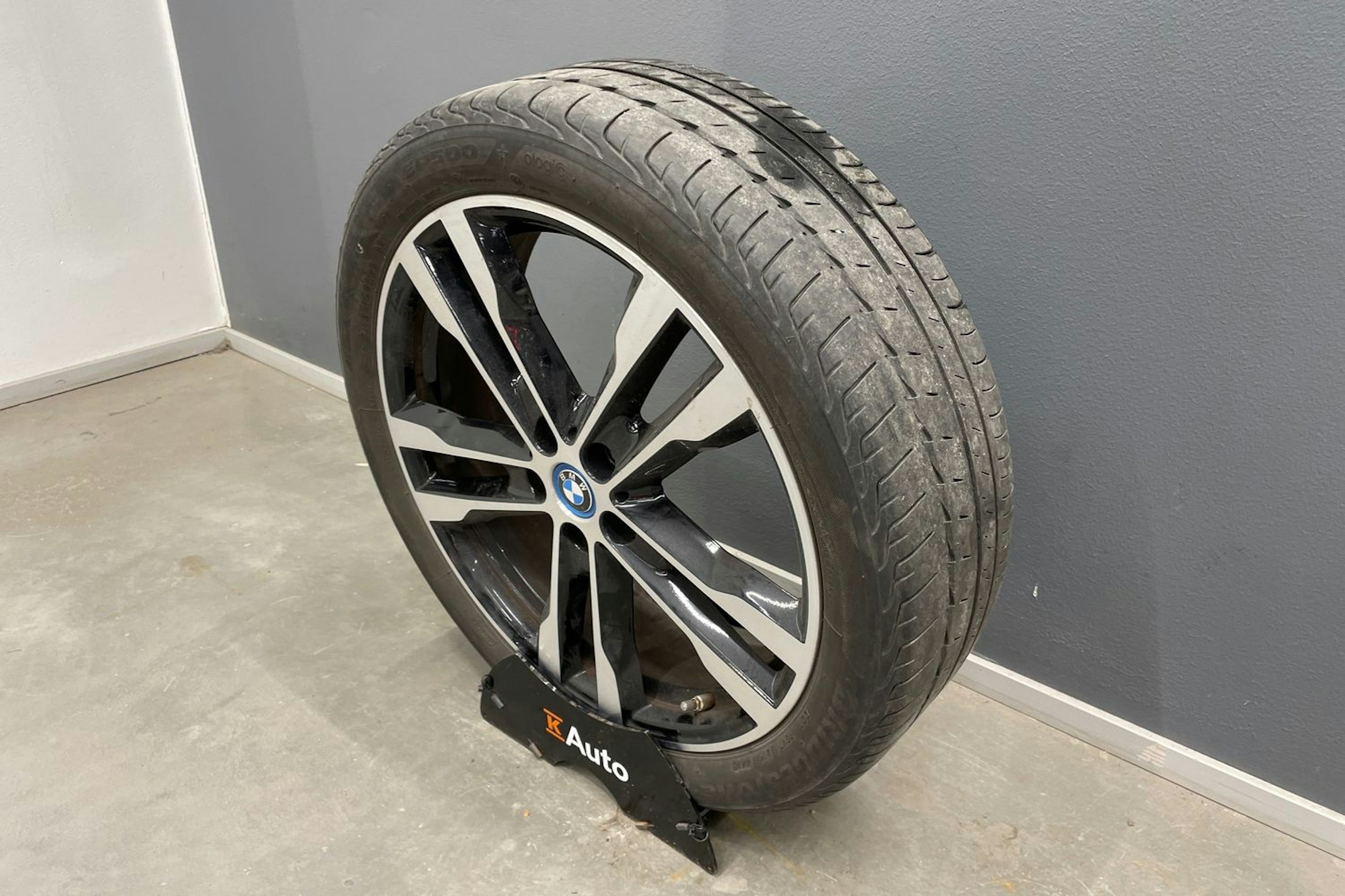 Punainen BMW i3 2019 kuva 14.