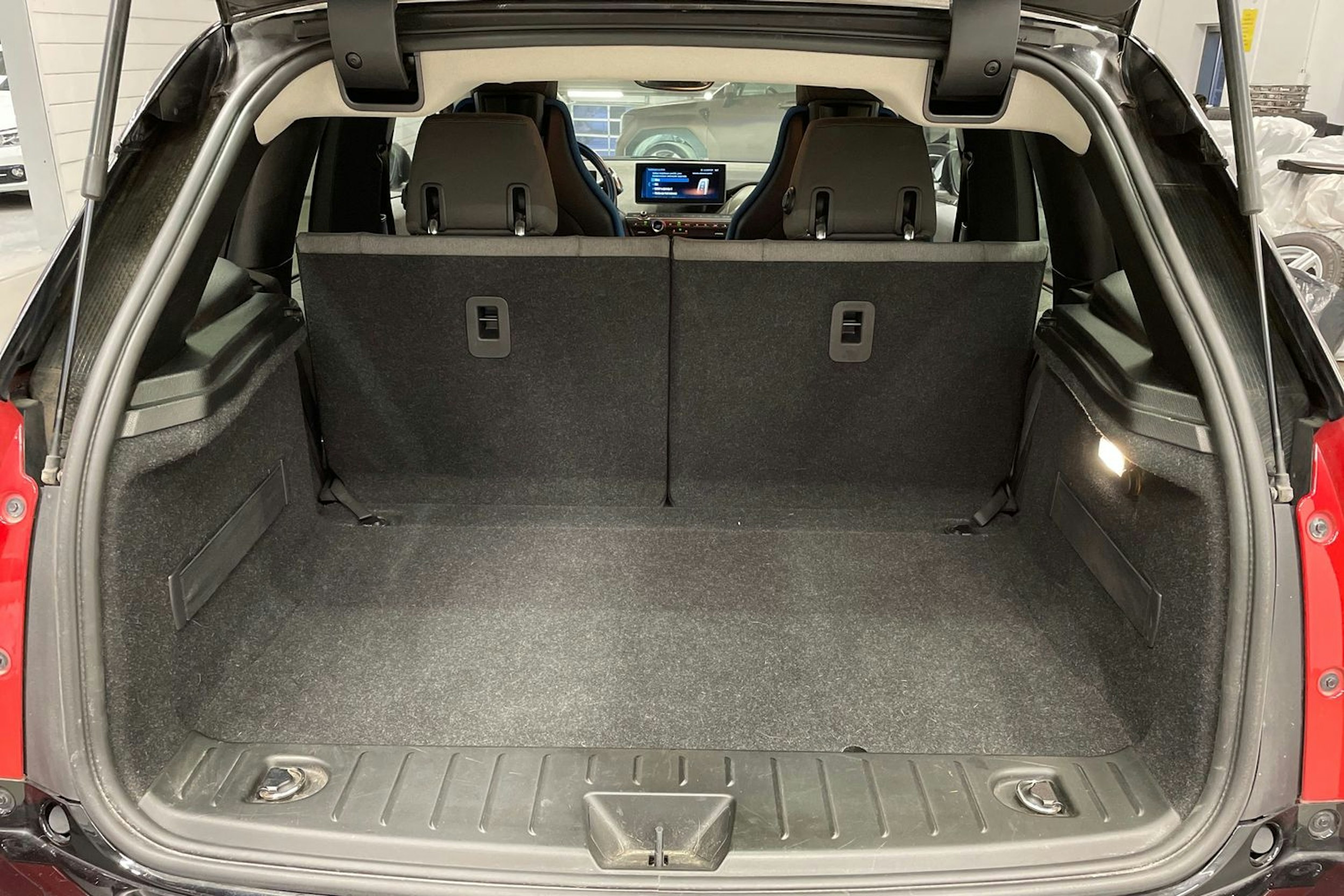 Punainen BMW i3 2019 kuva 15.