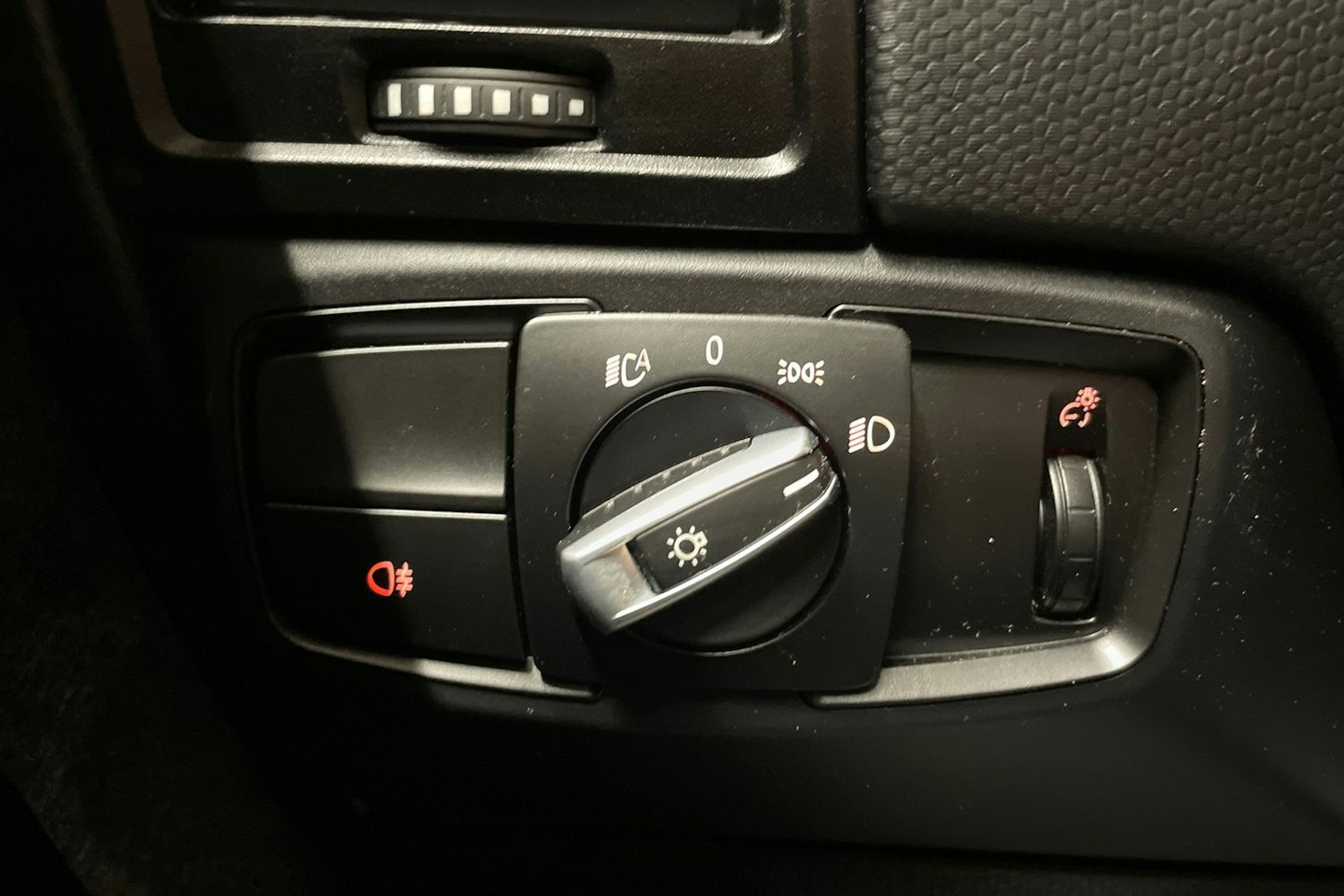 Punainen BMW i3 2019 kuva 21.