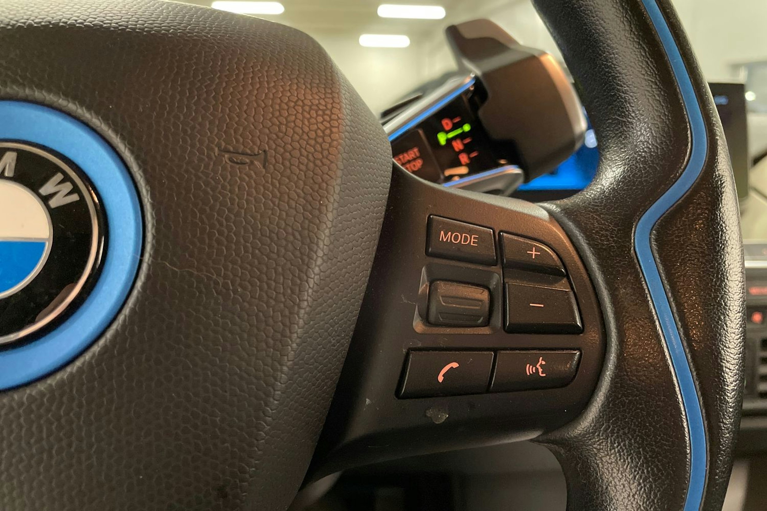 Punainen BMW i3 2019 kuva 24.