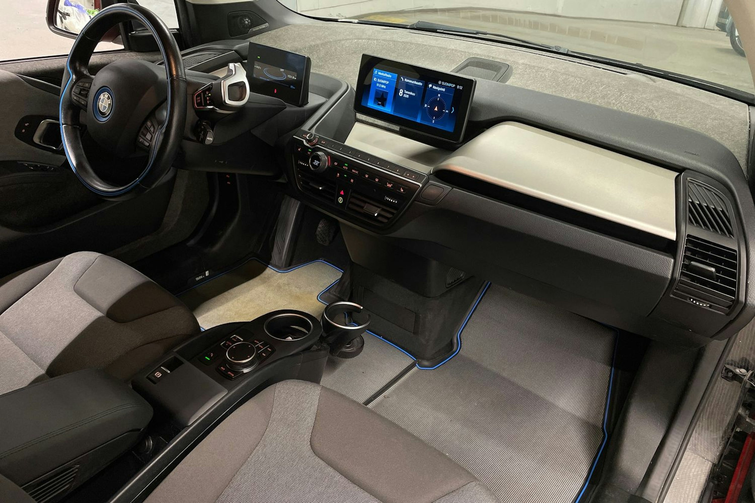 Punainen BMW i3 2019 kuva 28.