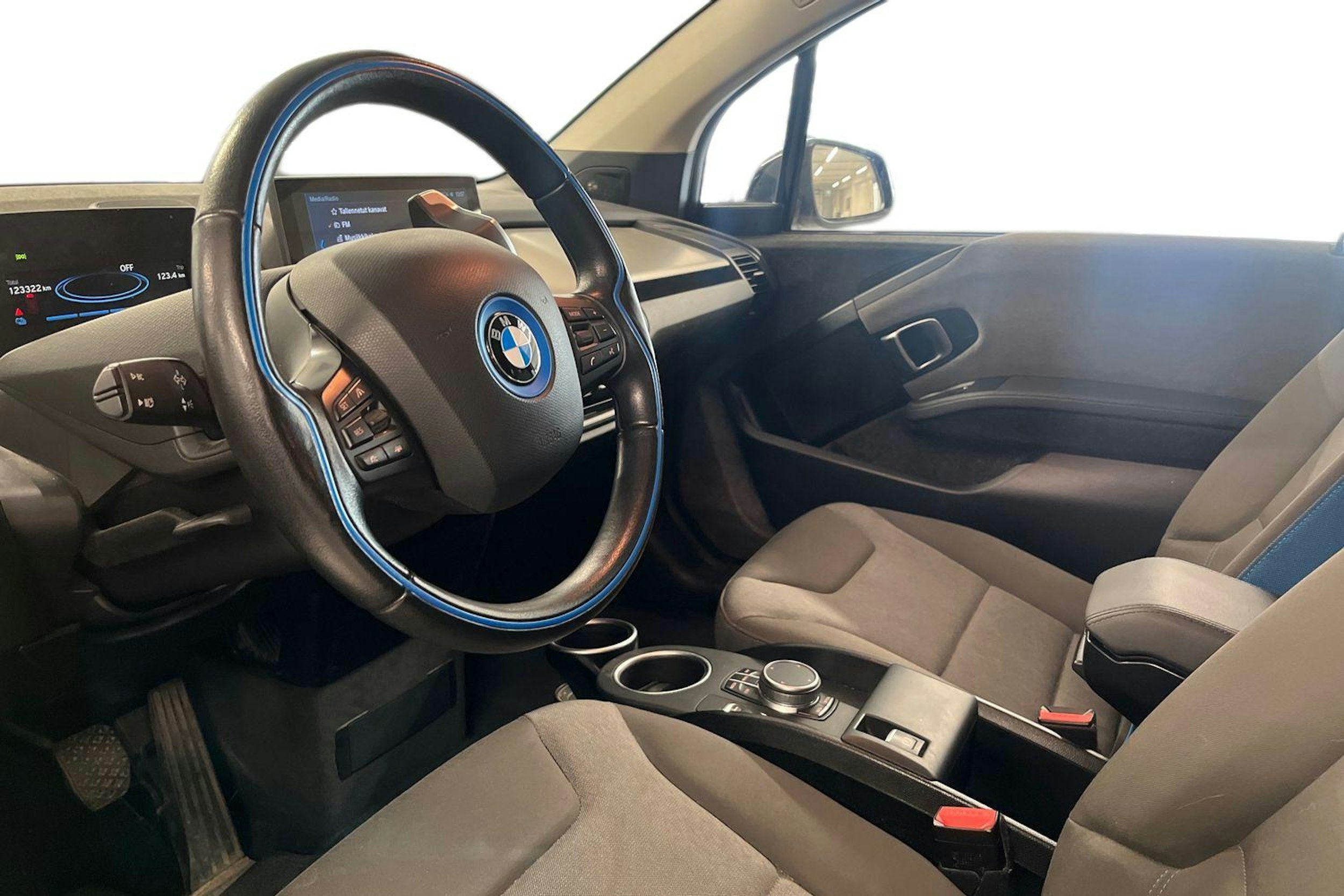 Punainen BMW i3 2020 kuva 3.