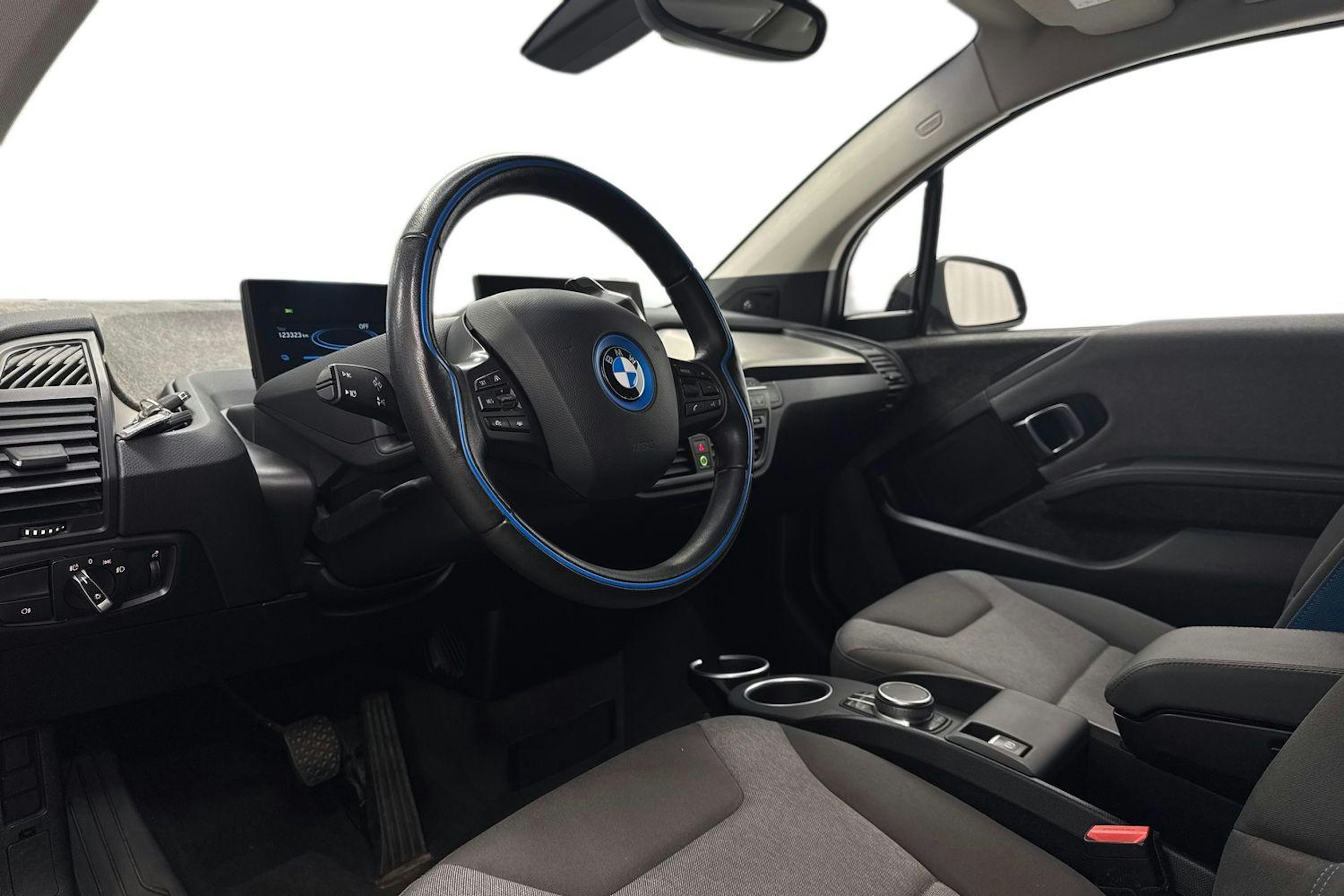 Punainen BMW i3 2020 kuva 7.