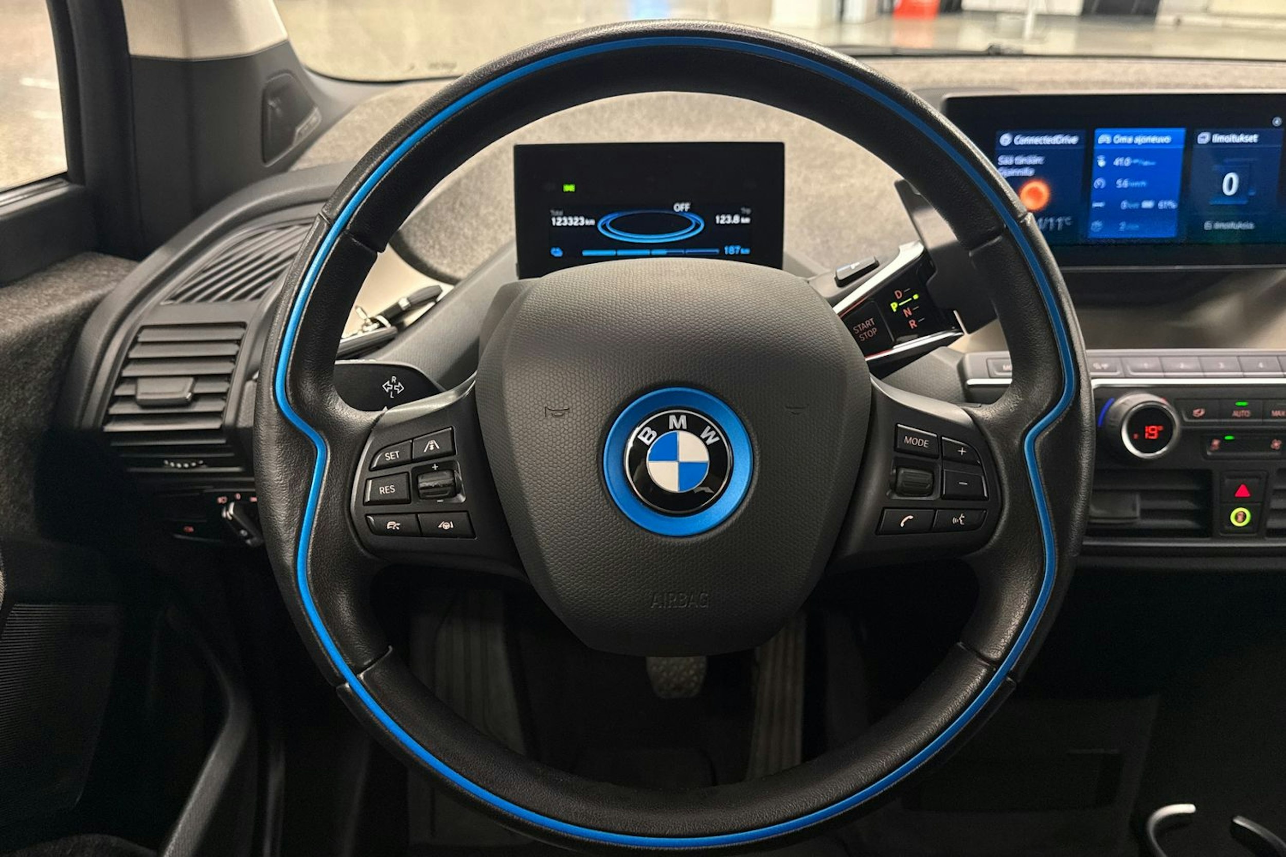 Punainen BMW i3 2020 kuva 14.
