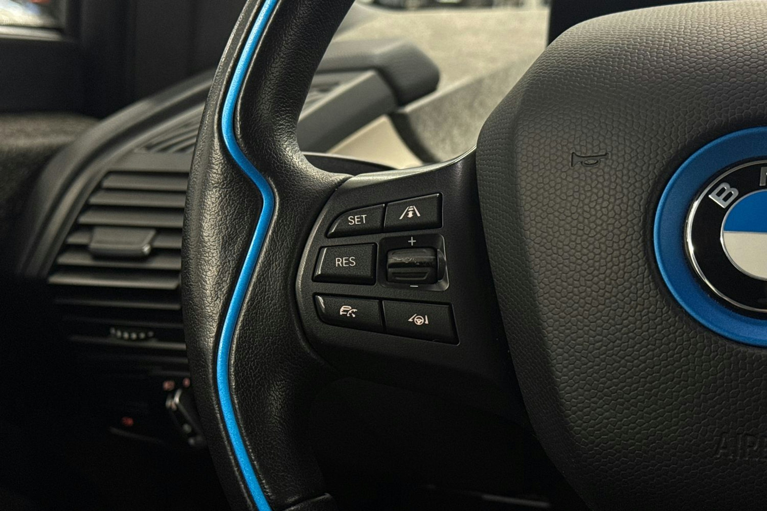 Punainen BMW i3 2020 kuva 15.