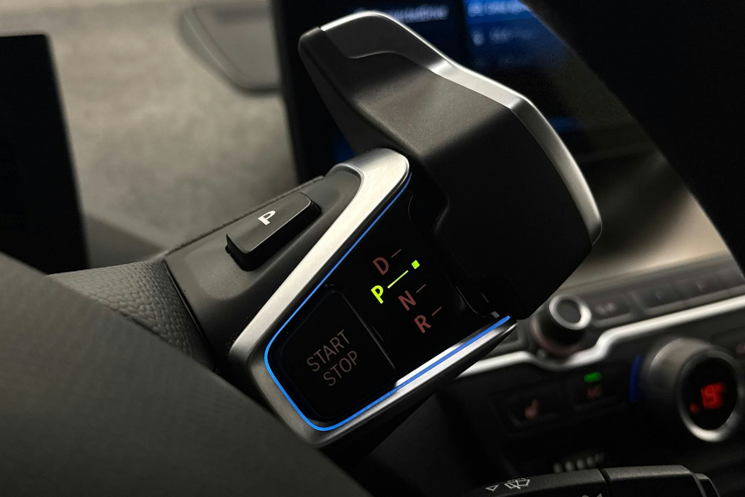Punainen BMW i3 2020 kuva 20.