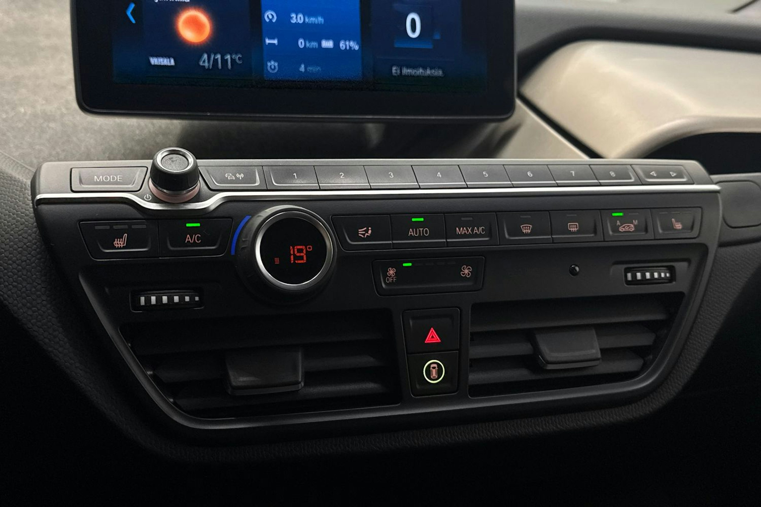 Punainen BMW i3 2020 kuva 25.